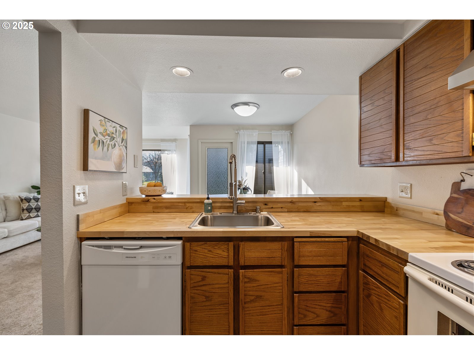 7807 NE LOOWIT LOOP 104