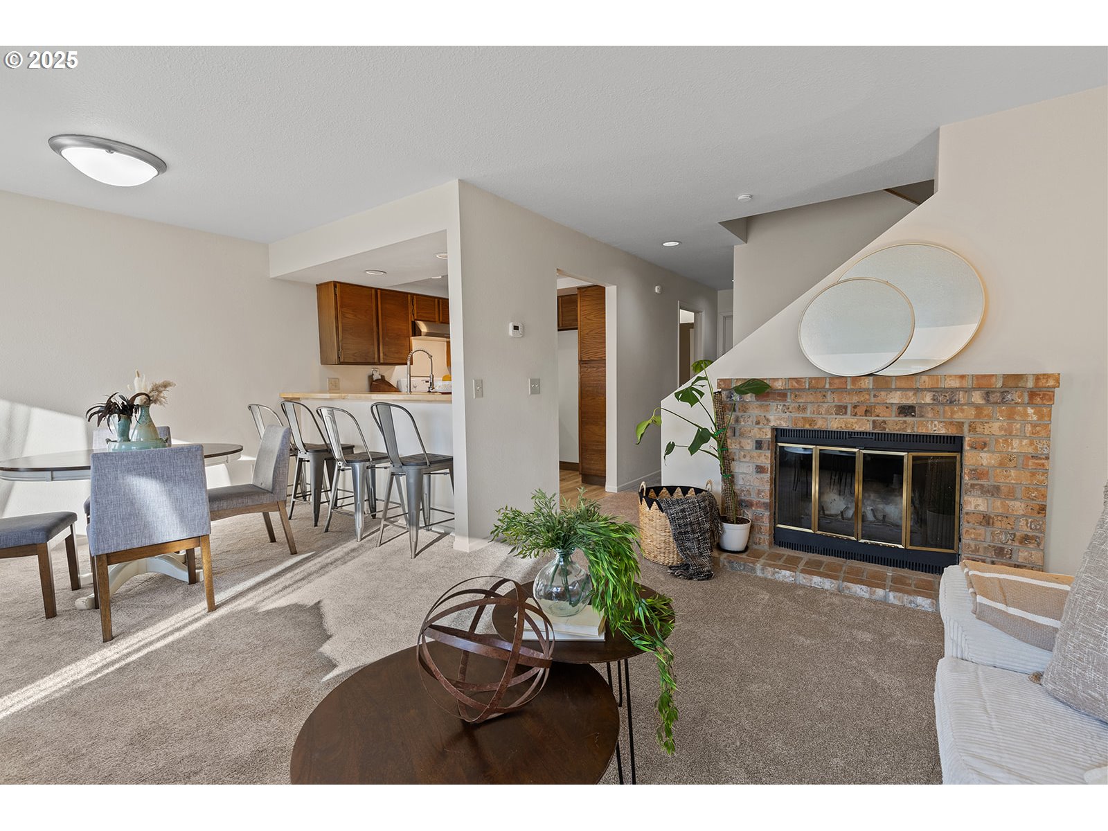 7807 NE LOOWIT LOOP 104