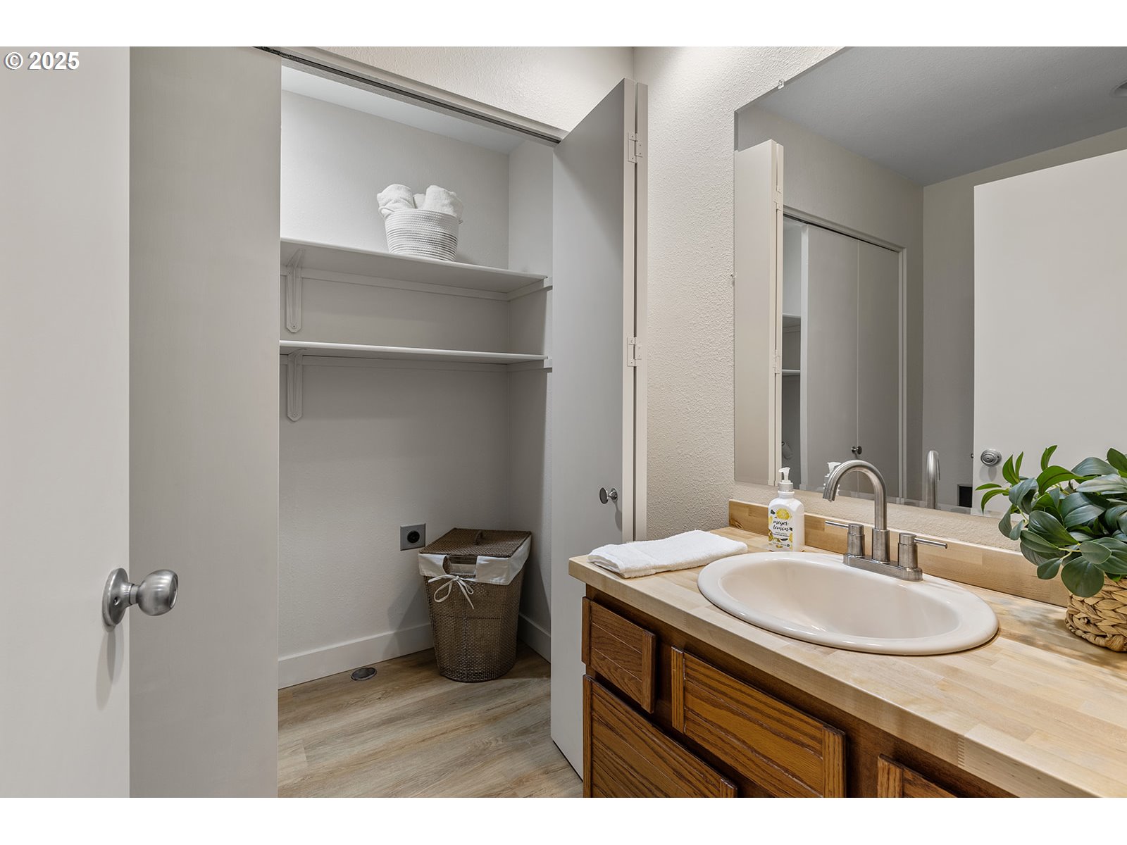 7807 NE LOOWIT LOOP 104