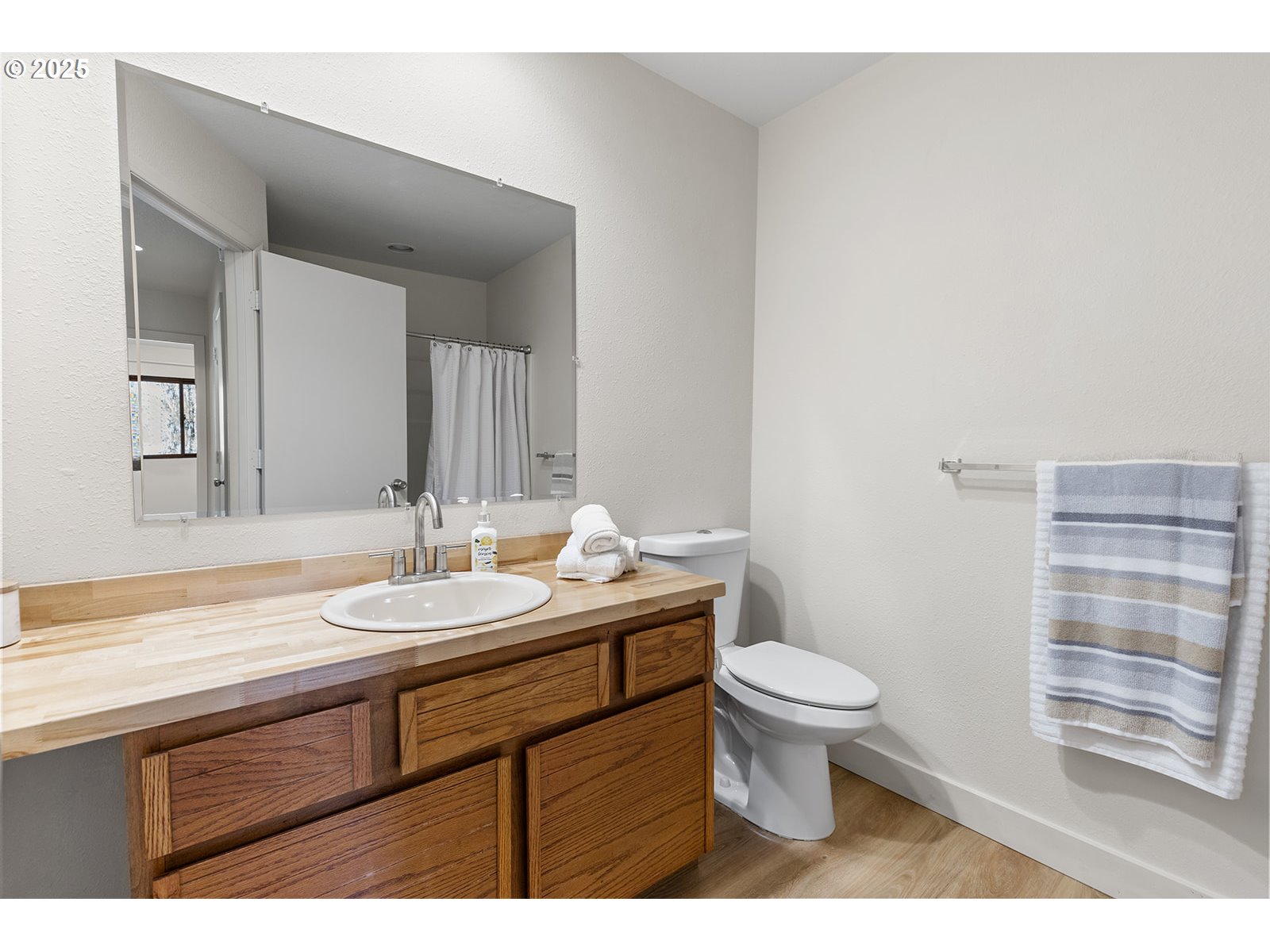 7807 NE LOOWIT LOOP 104