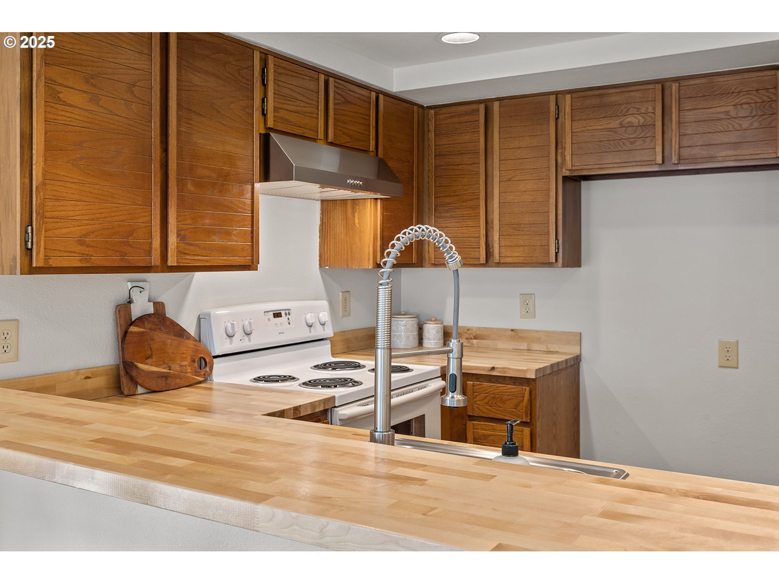 7807 NE LOOWIT LOOP 104