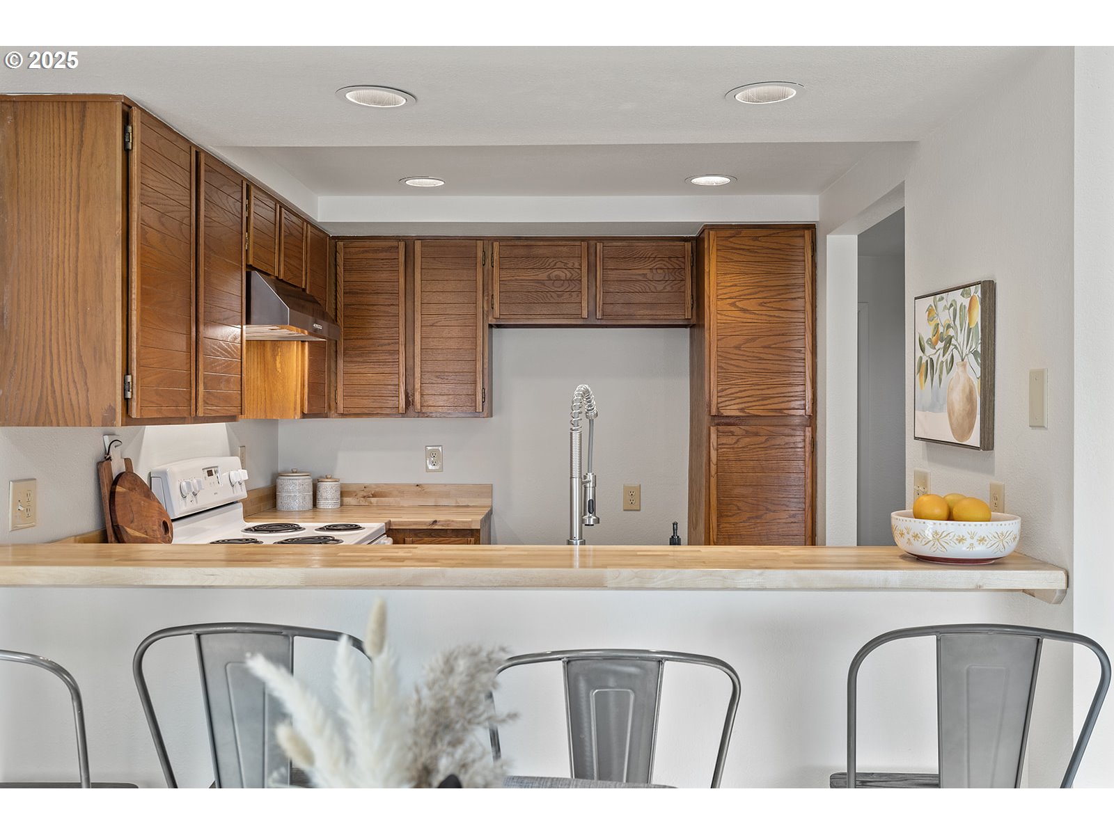 7807 NE LOOWIT LOOP 104