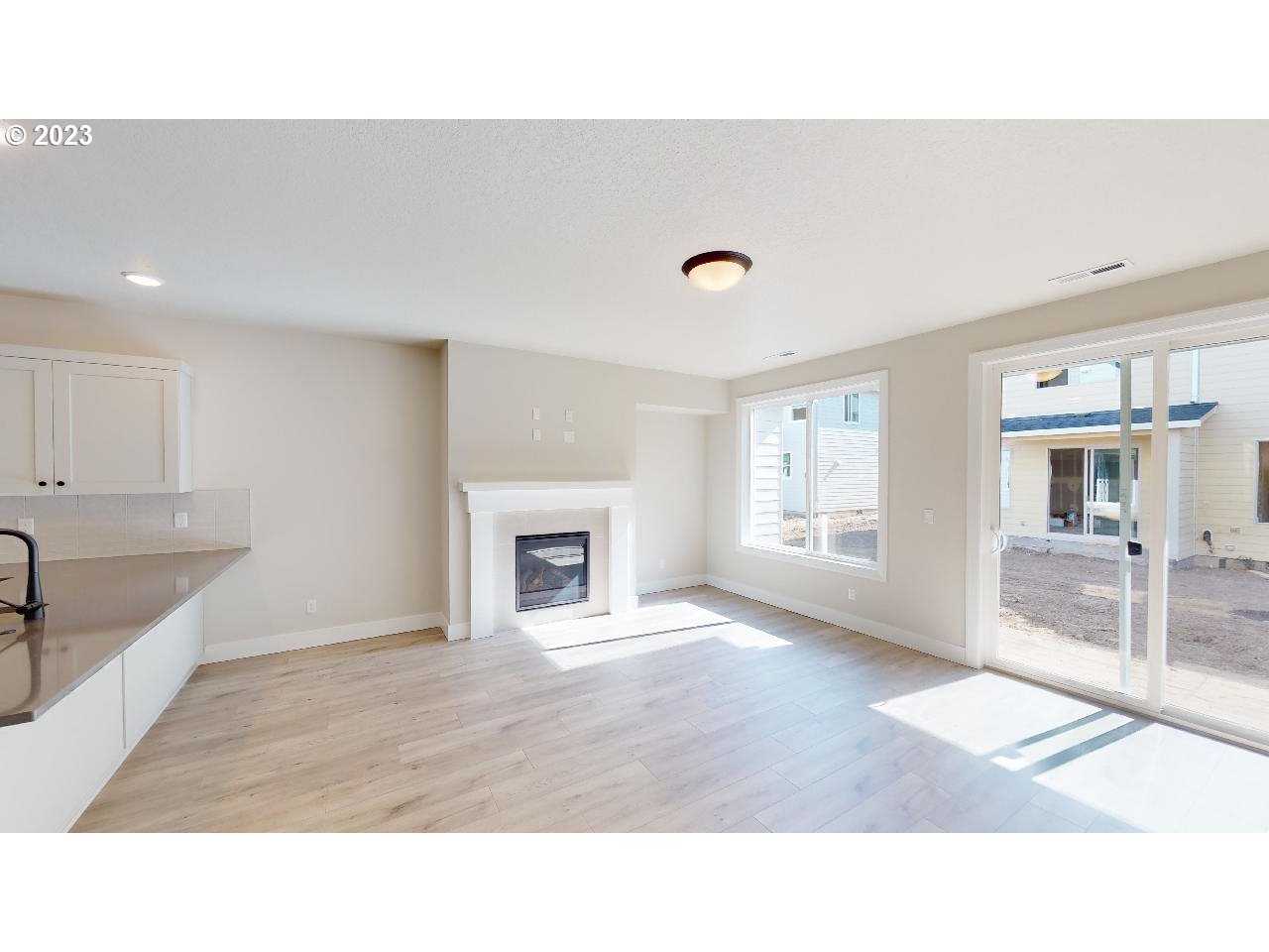 1127 lilium LN L39