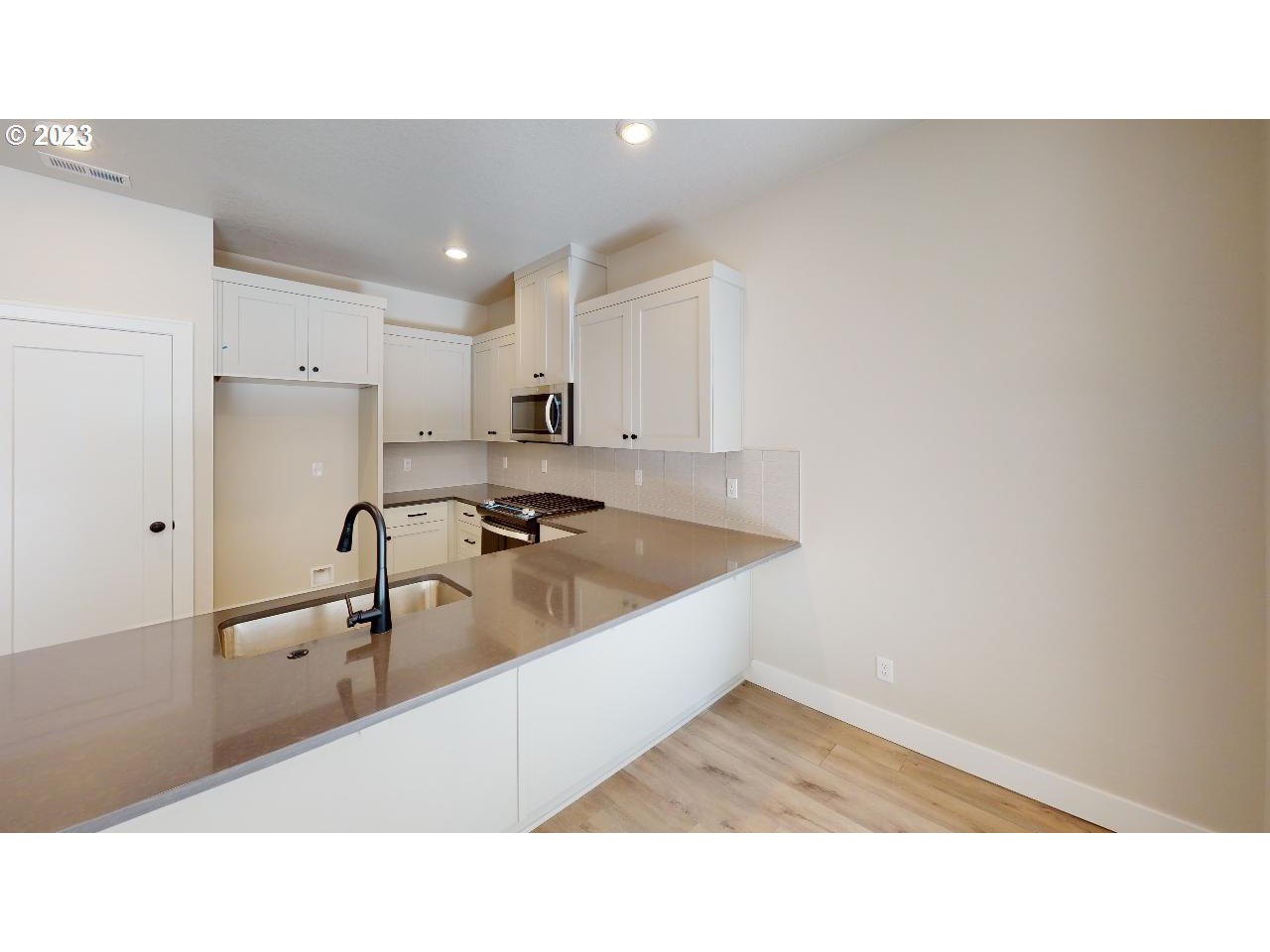 1127 lilium LN L39