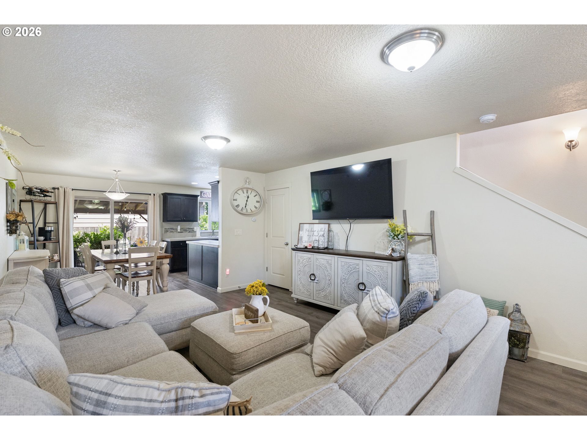 735 GARDEN CT