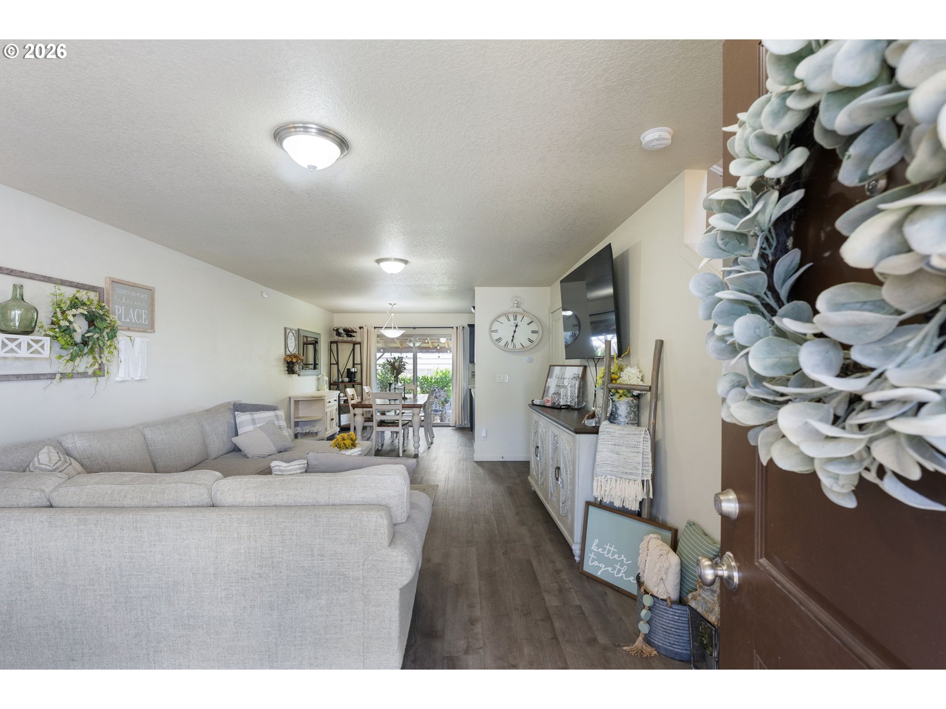 735 GARDEN CT