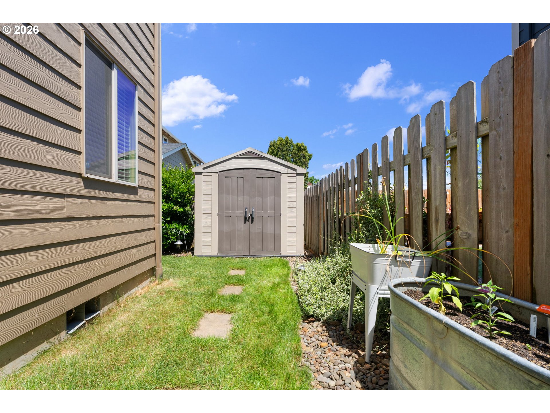 735 GARDEN CT
