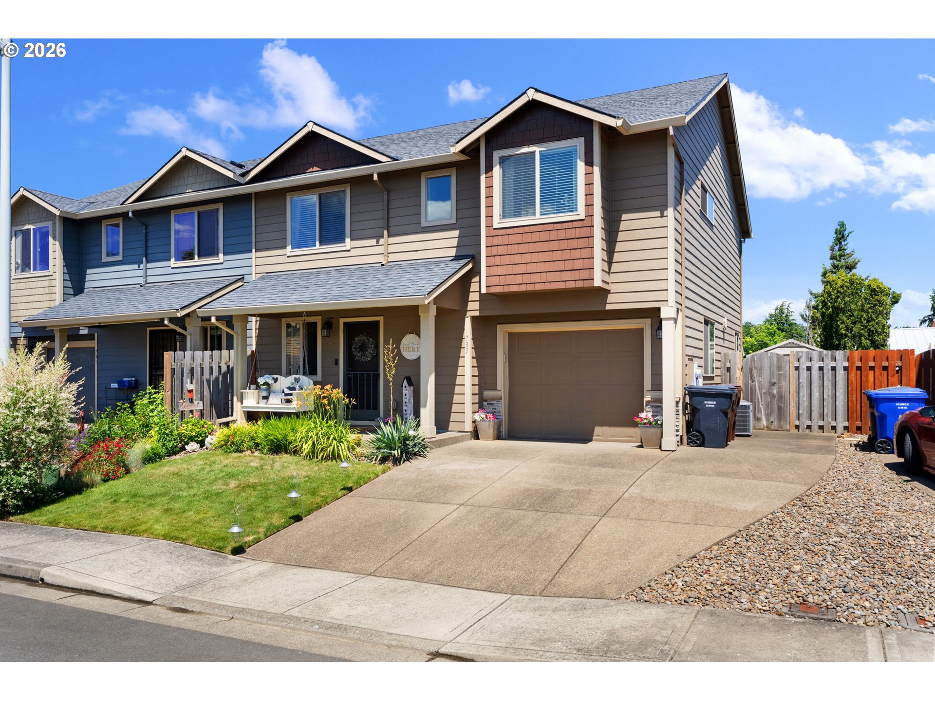 735 GARDEN CT