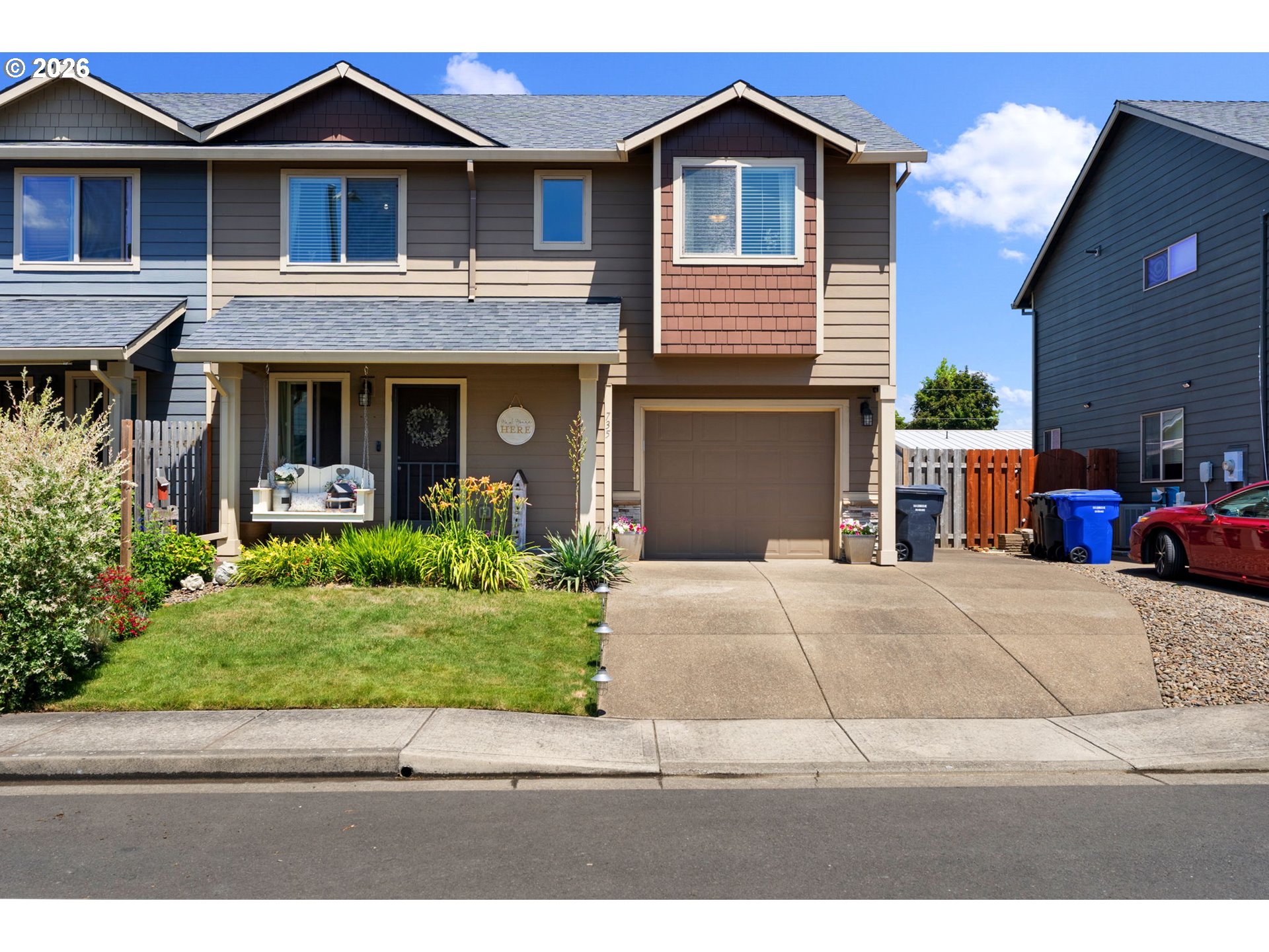 735 GARDEN CT