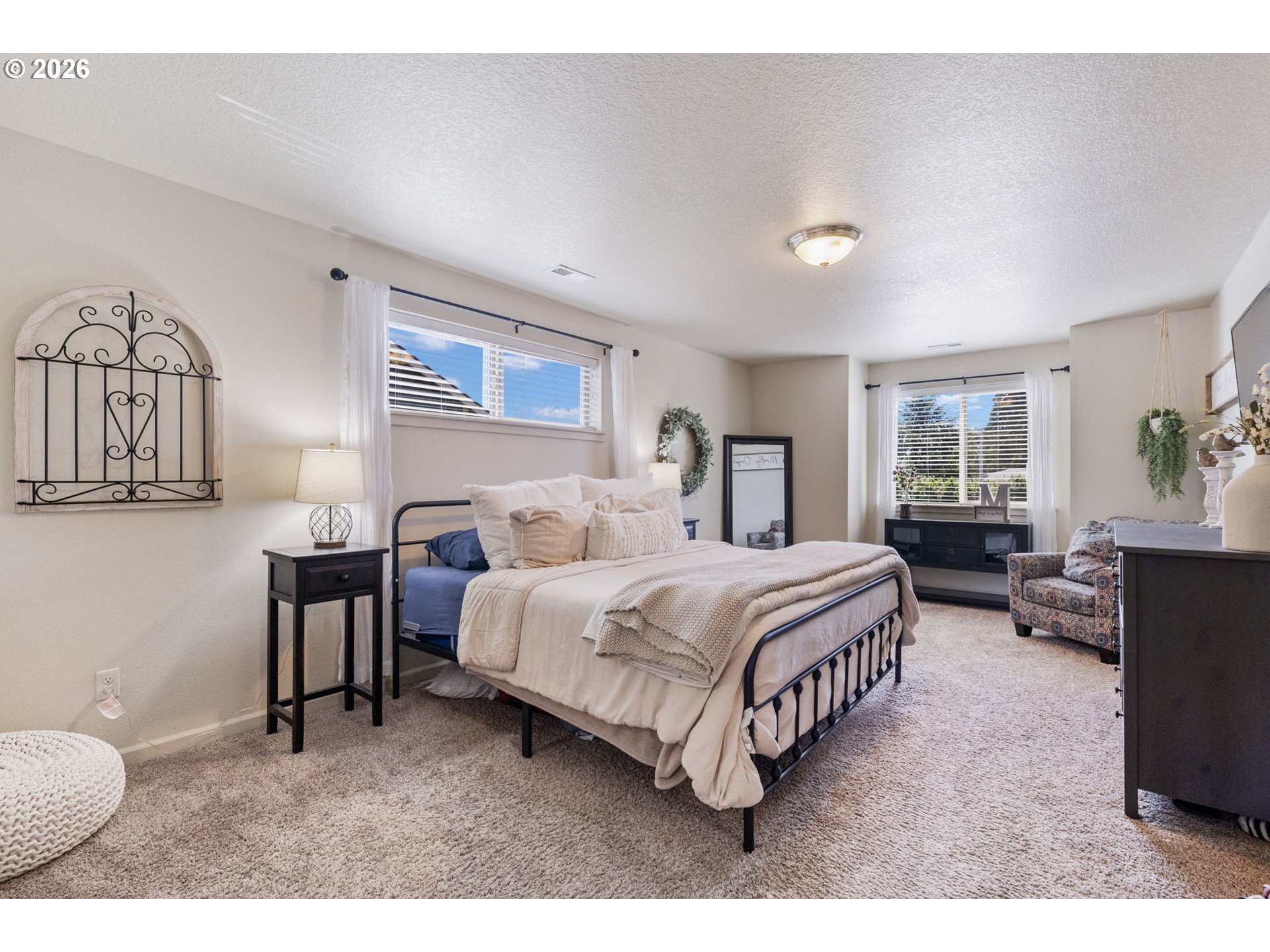 735 GARDEN CT