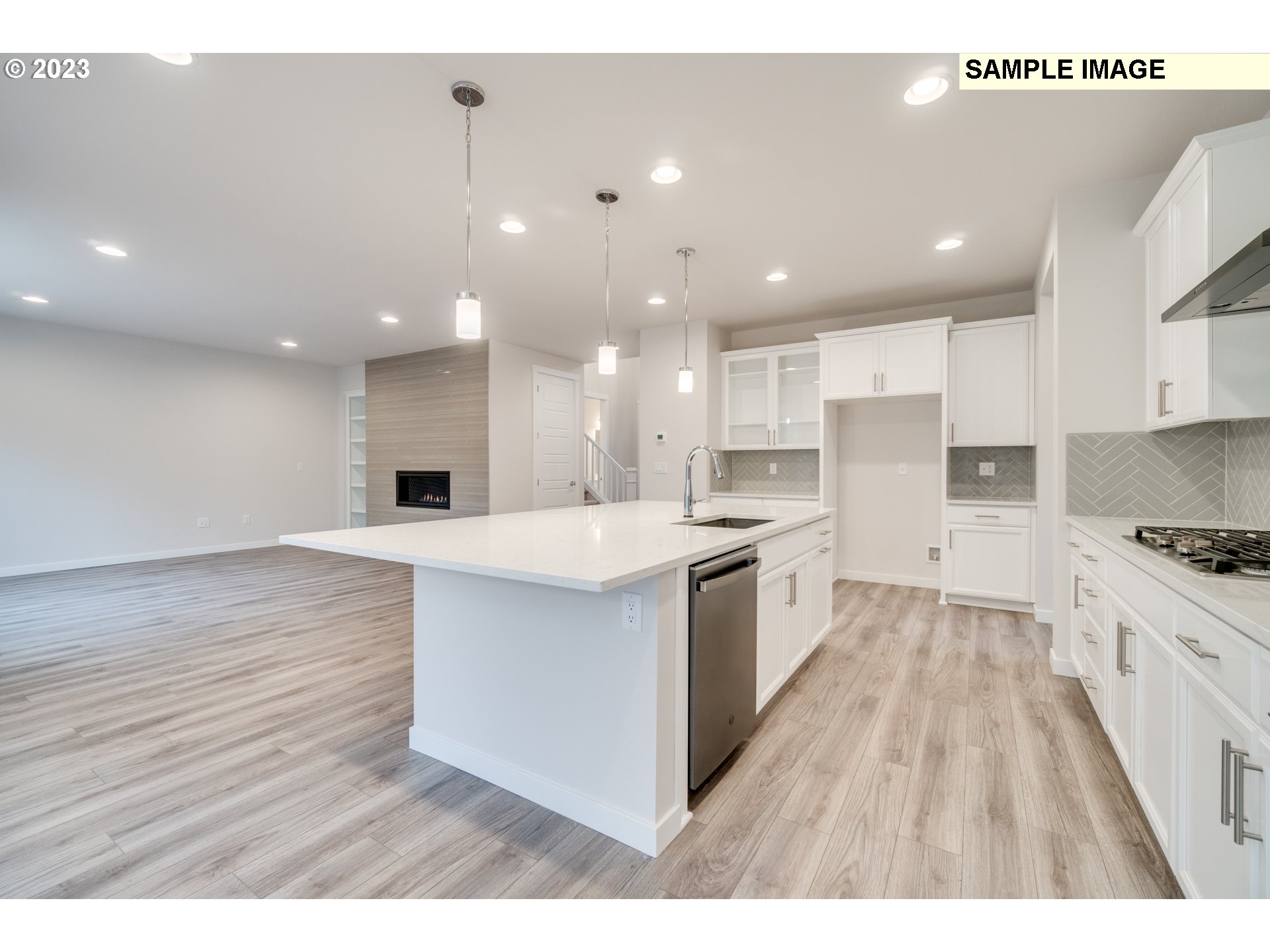 1999 NE Currin Creek DR