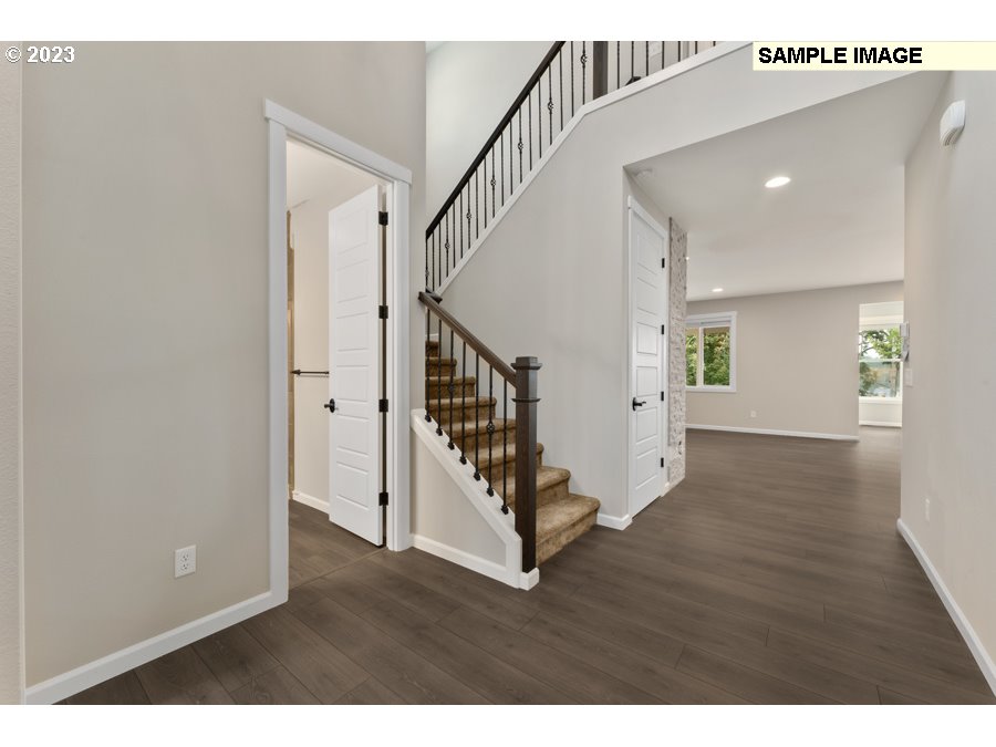 1999 NE Currin Creek DR