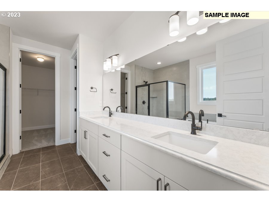 1999 NE Currin Creek DR