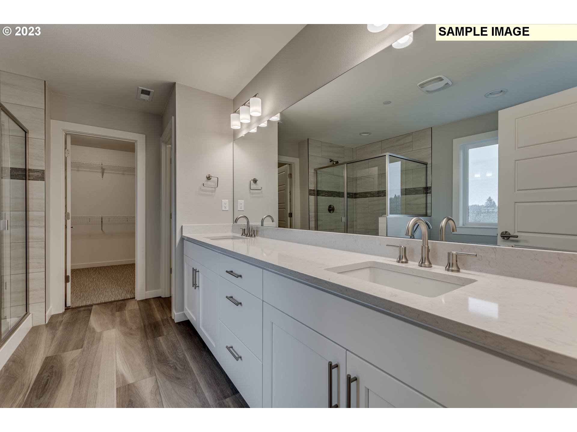 1999 NE Currin Creek DR