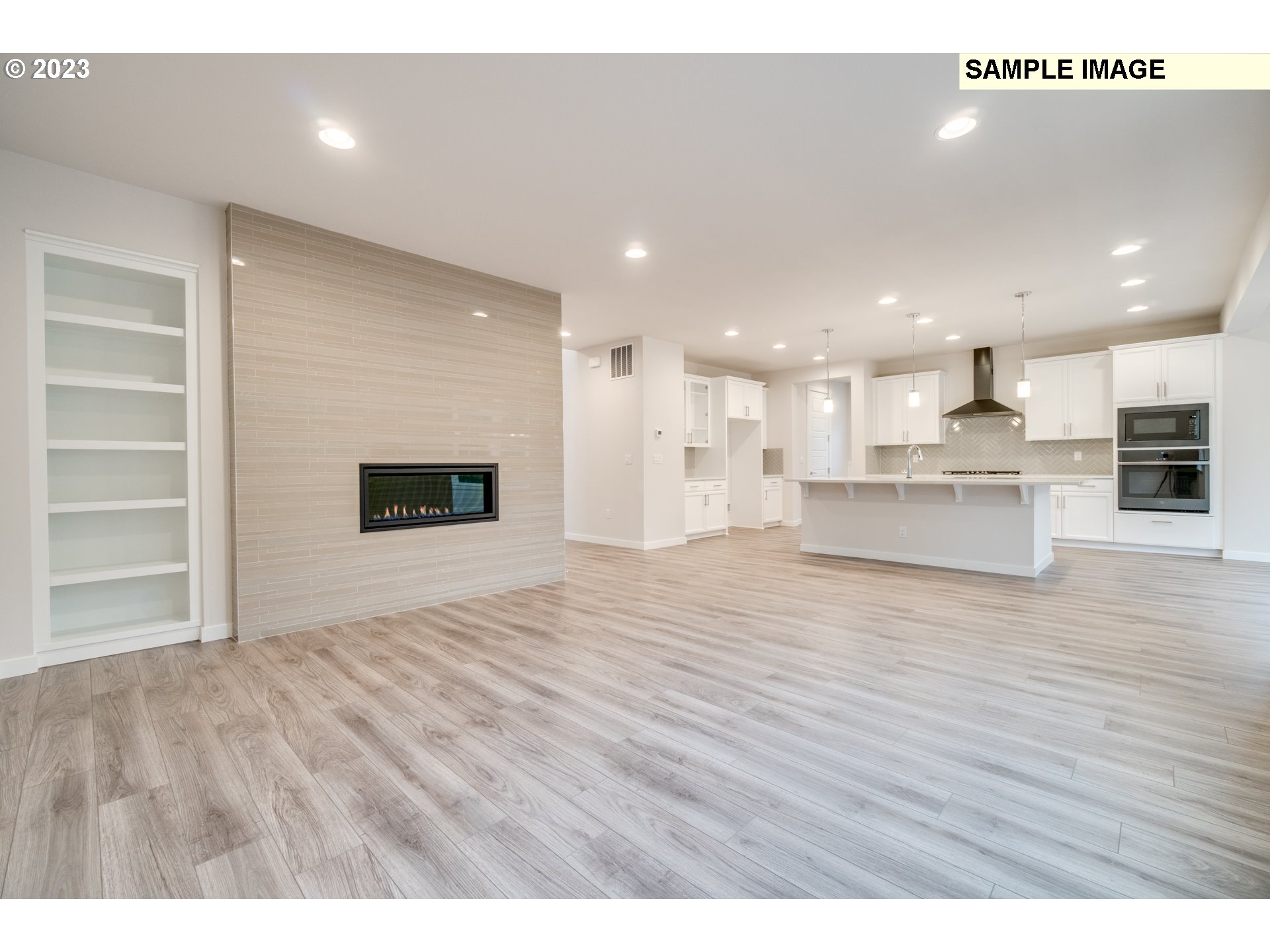 1999 NE Currin Creek DR