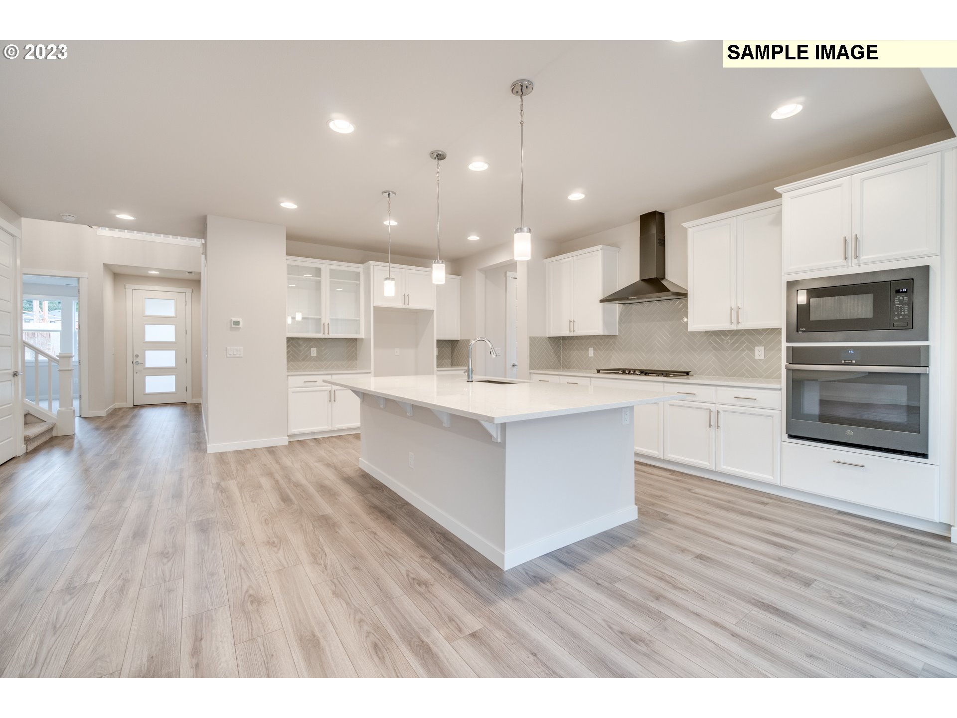 1999 NE Currin Creek DR