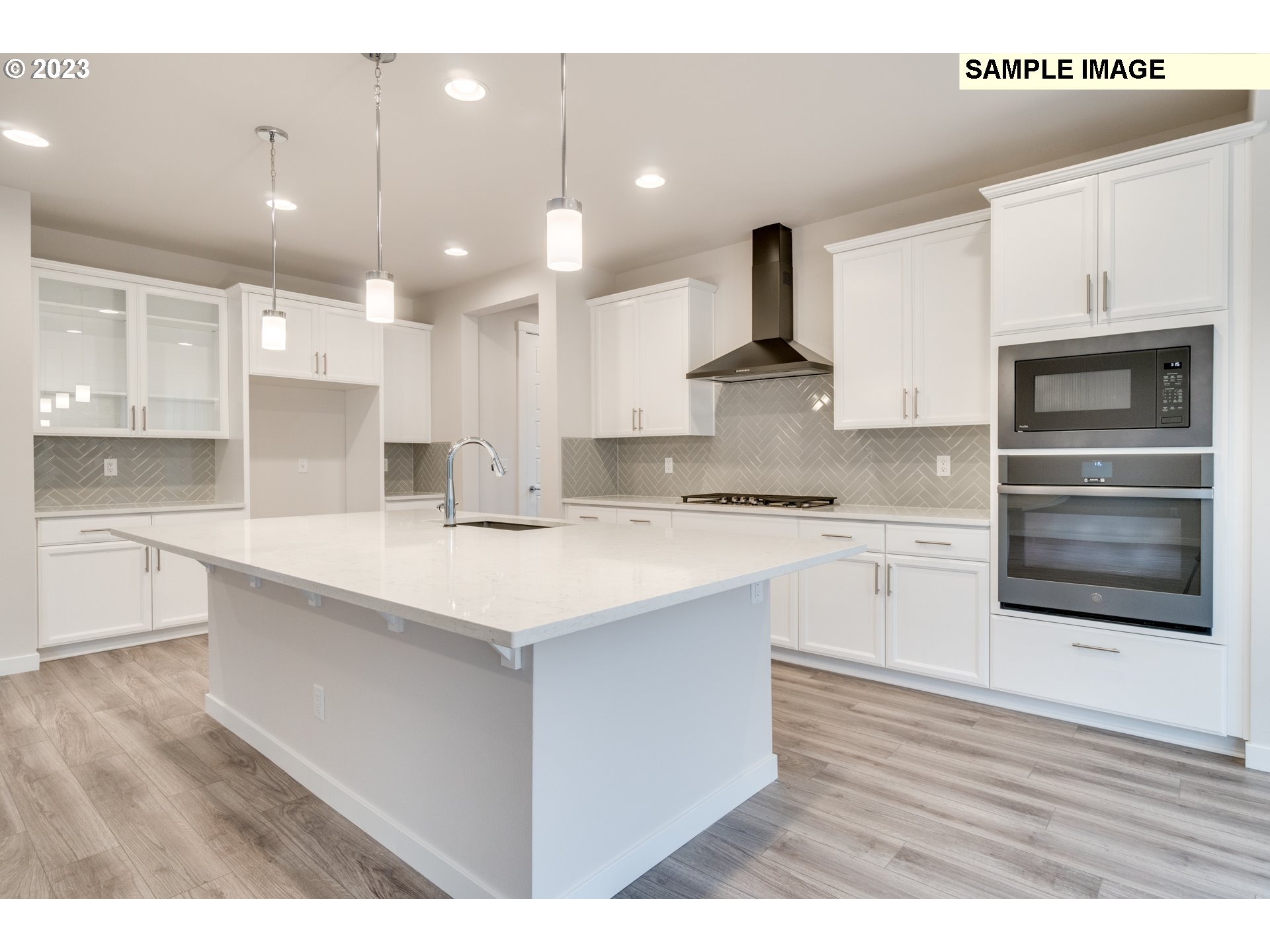 1999 NE Currin Creek DR