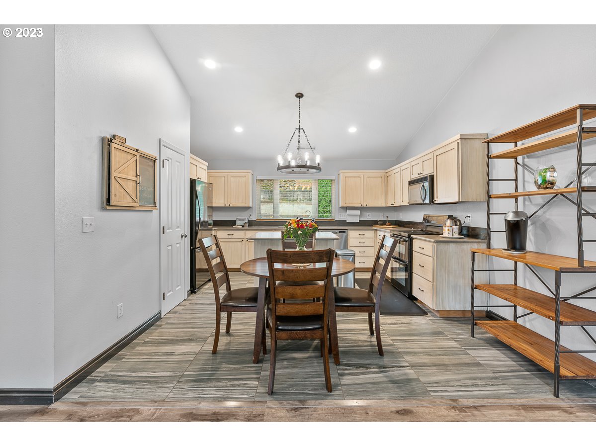 403 SE MOUNTAIN VIEW RD