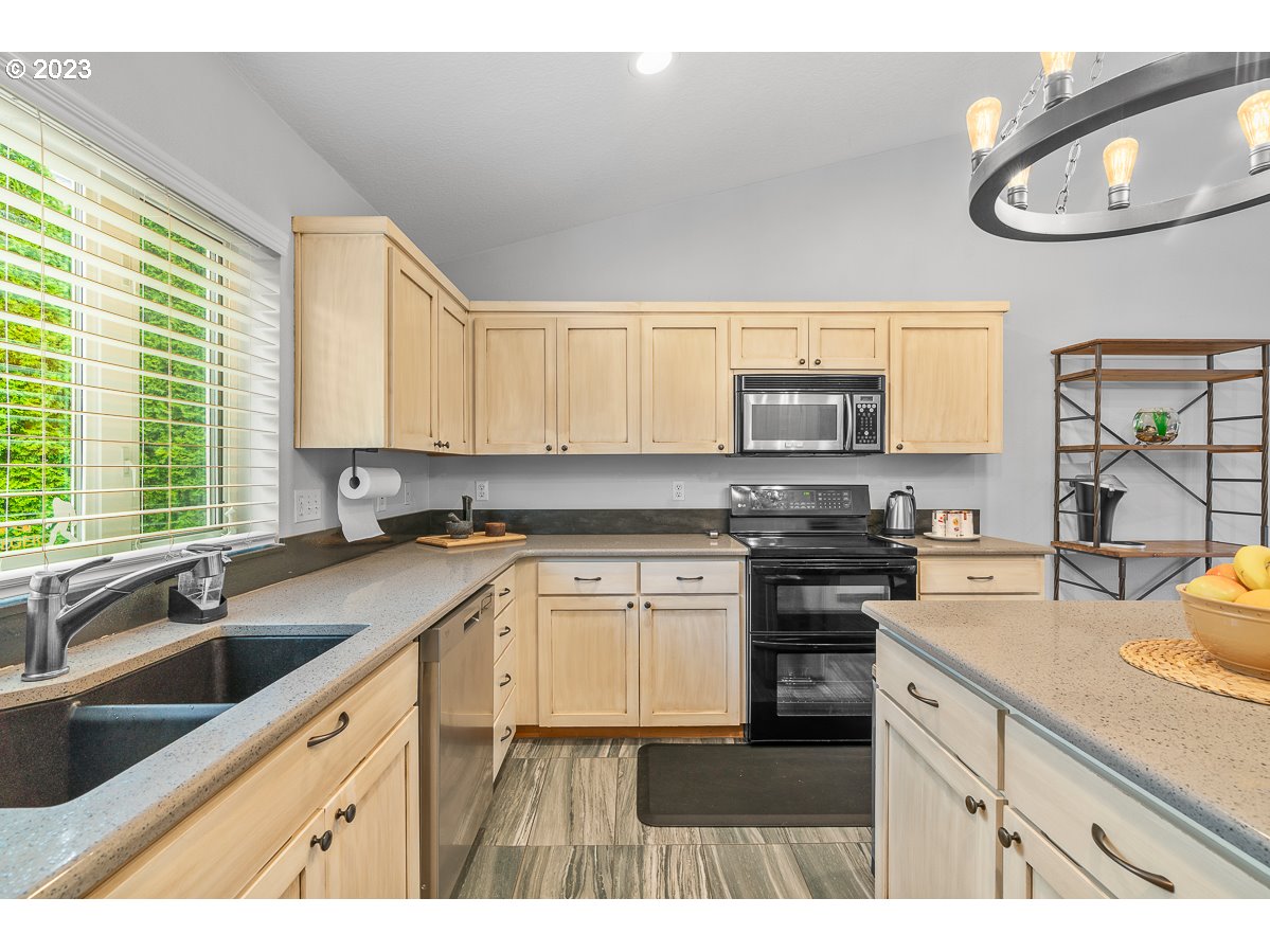 403 SE MOUNTAIN VIEW RD