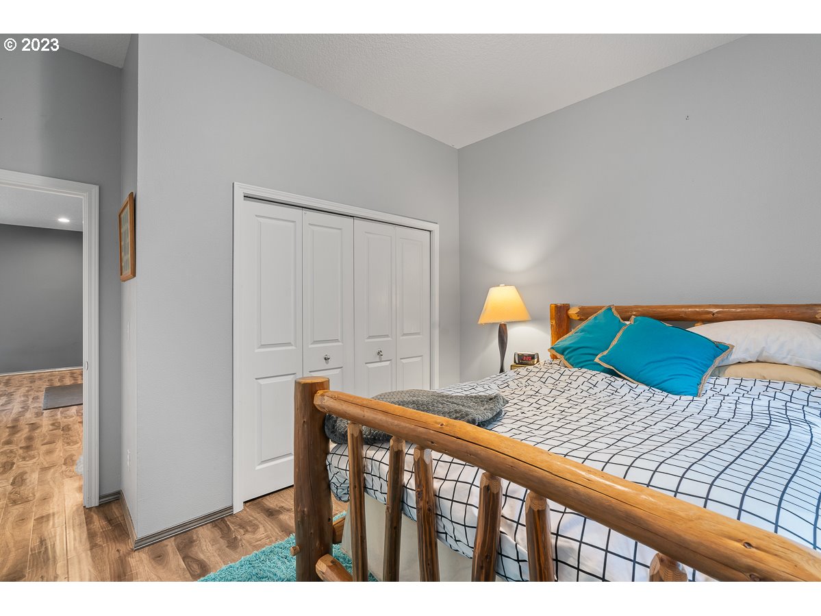 403 SE MOUNTAIN VIEW RD