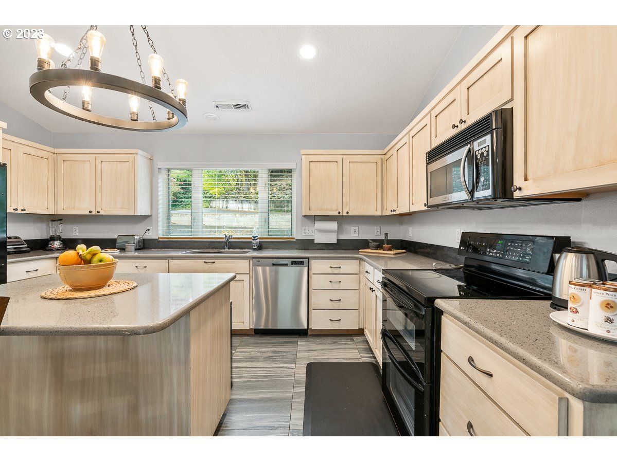 403 SE MOUNTAIN VIEW RD