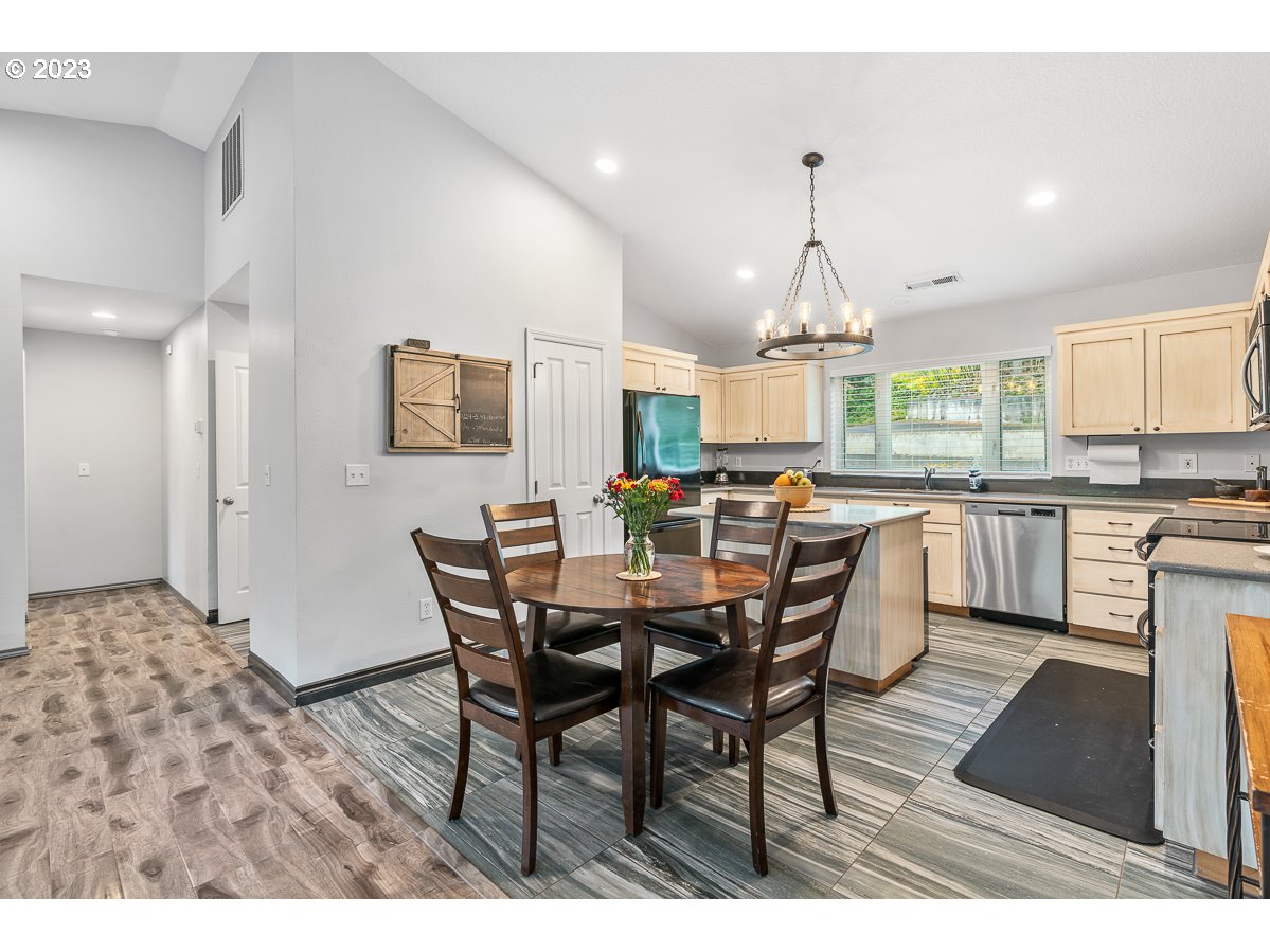 403 SE MOUNTAIN VIEW RD