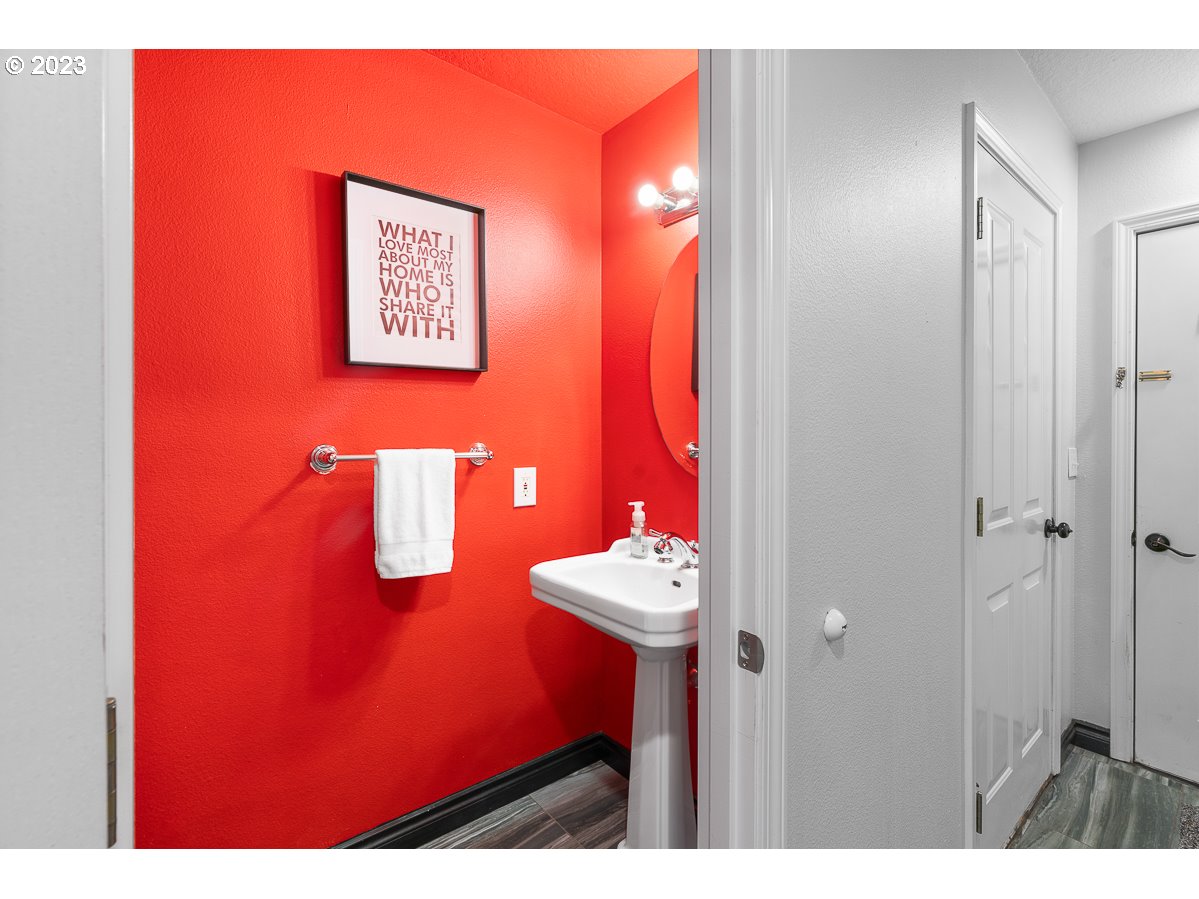 403 SE MOUNTAIN VIEW RD