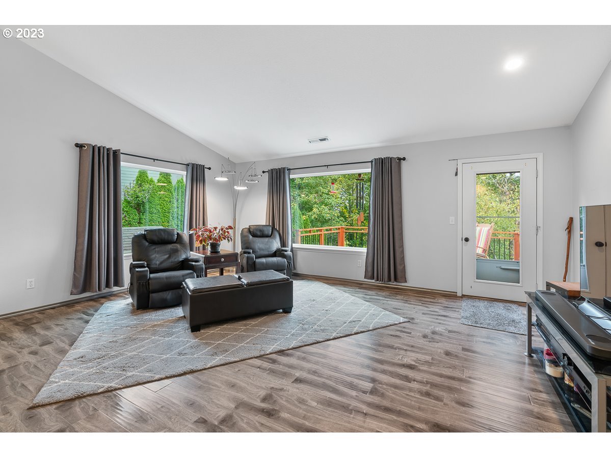 403 SE MOUNTAIN VIEW RD