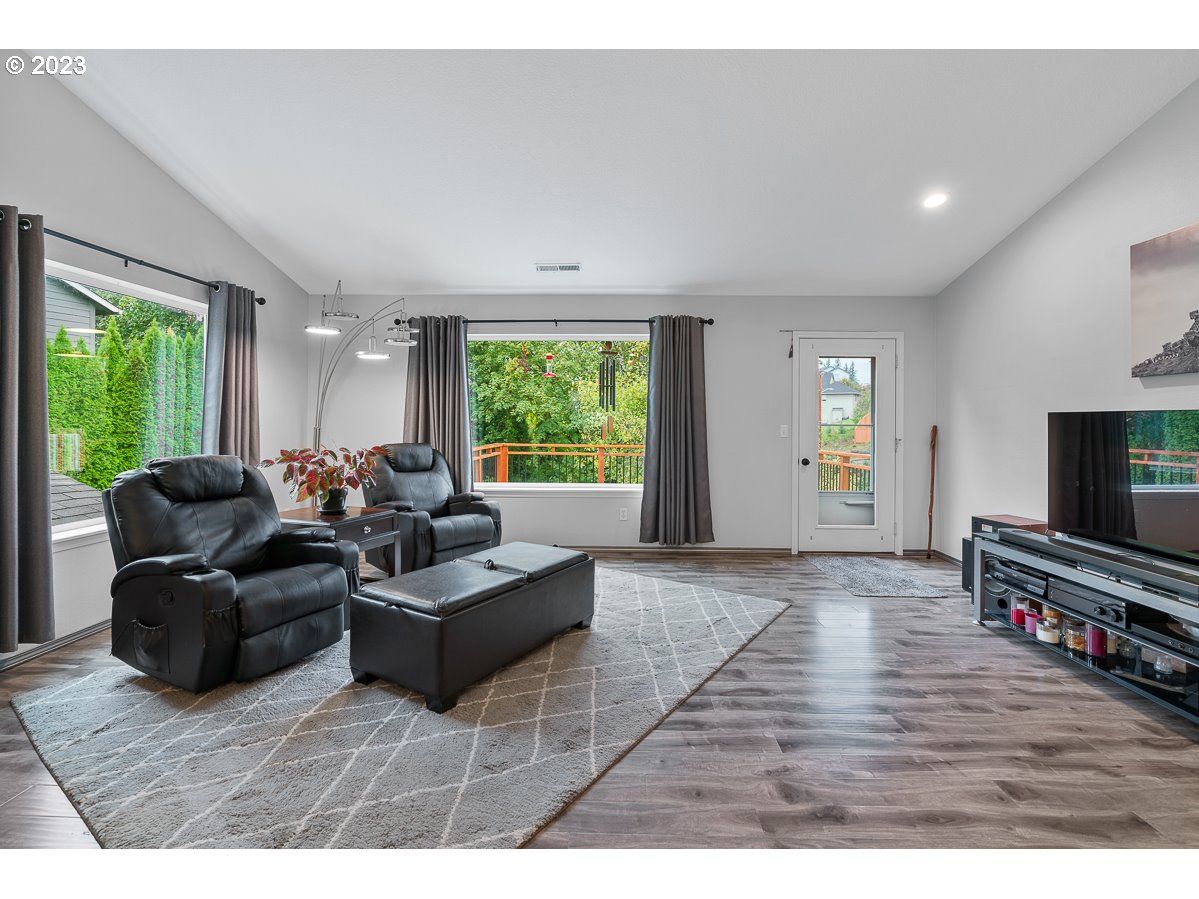 403 SE MOUNTAIN VIEW RD