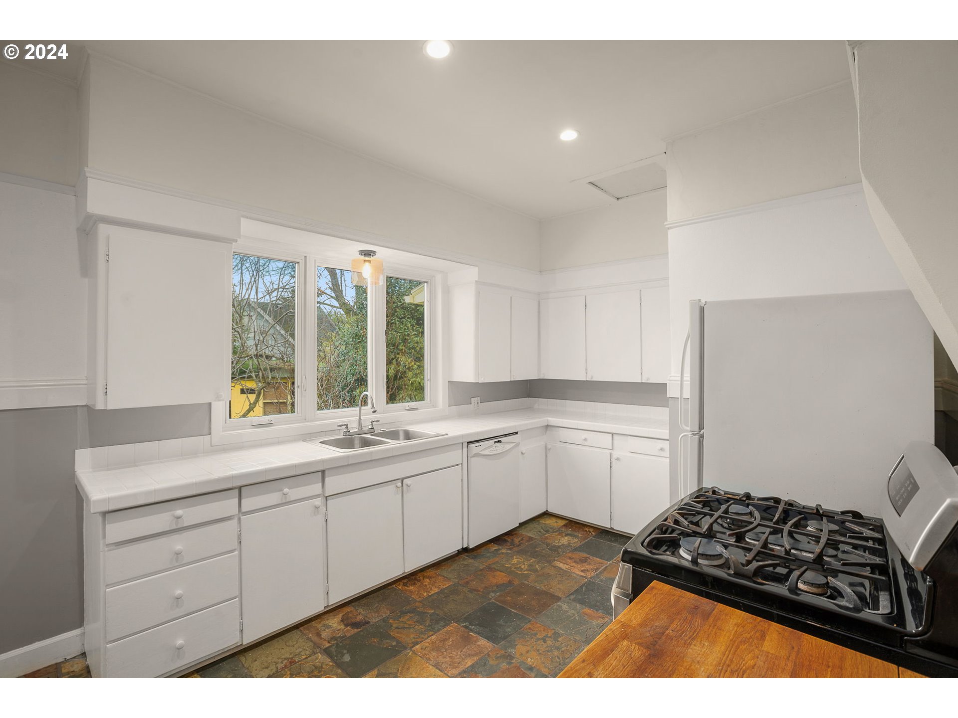 903 NE ROSA PARKS WAY