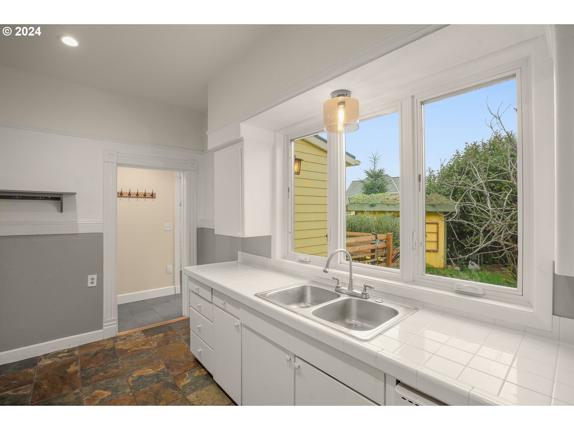 903 NE ROSA PARKS WAY