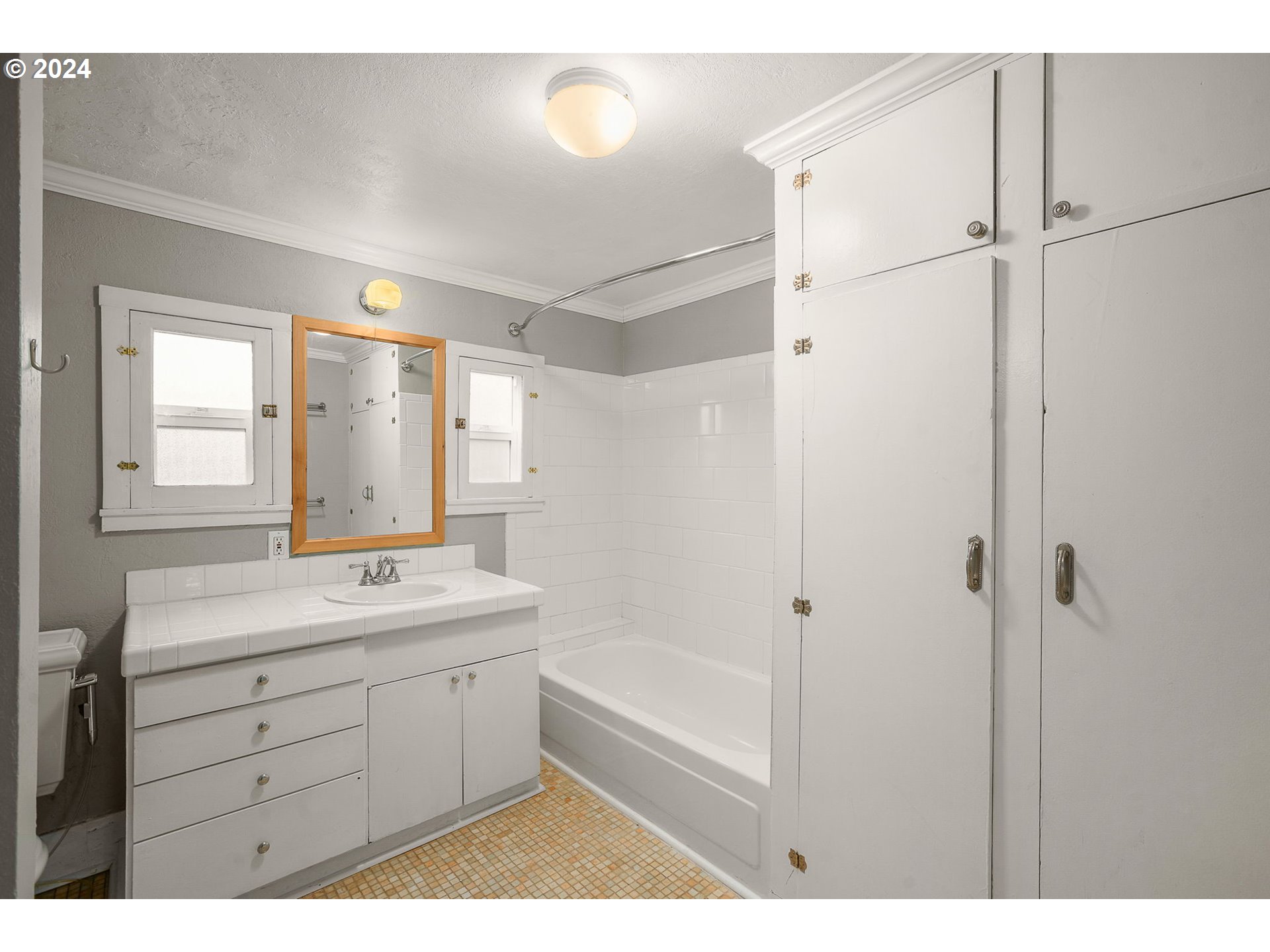 903 NE ROSA PARKS WAY