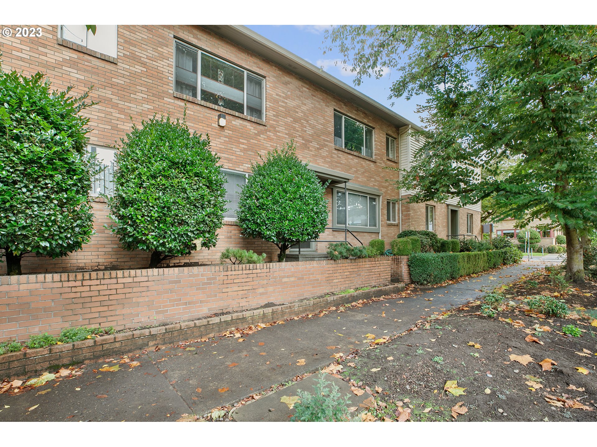 2031 NE CLACKAMAS ST Unit: 14