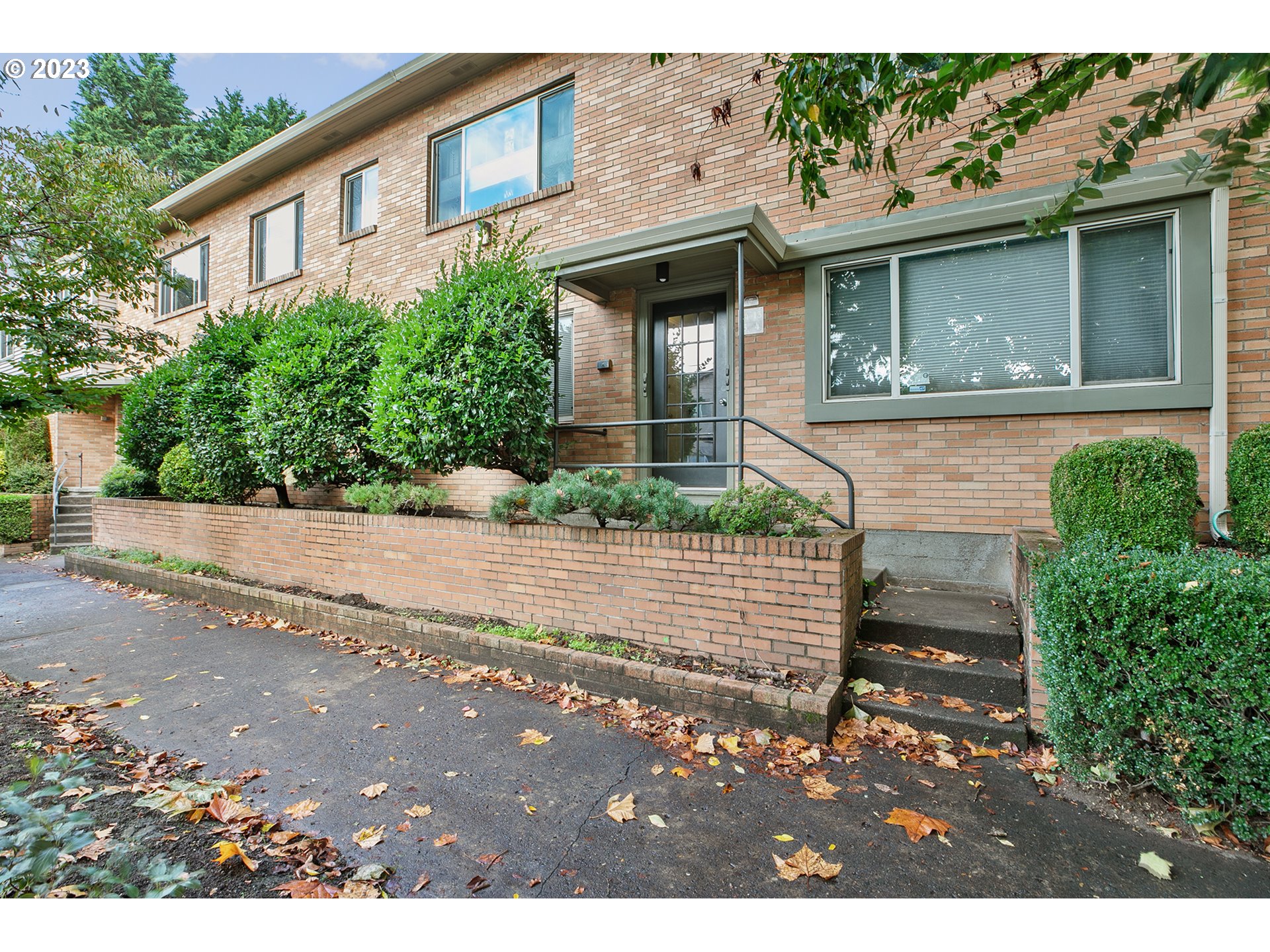2031 NE CLACKAMAS ST Unit: 14