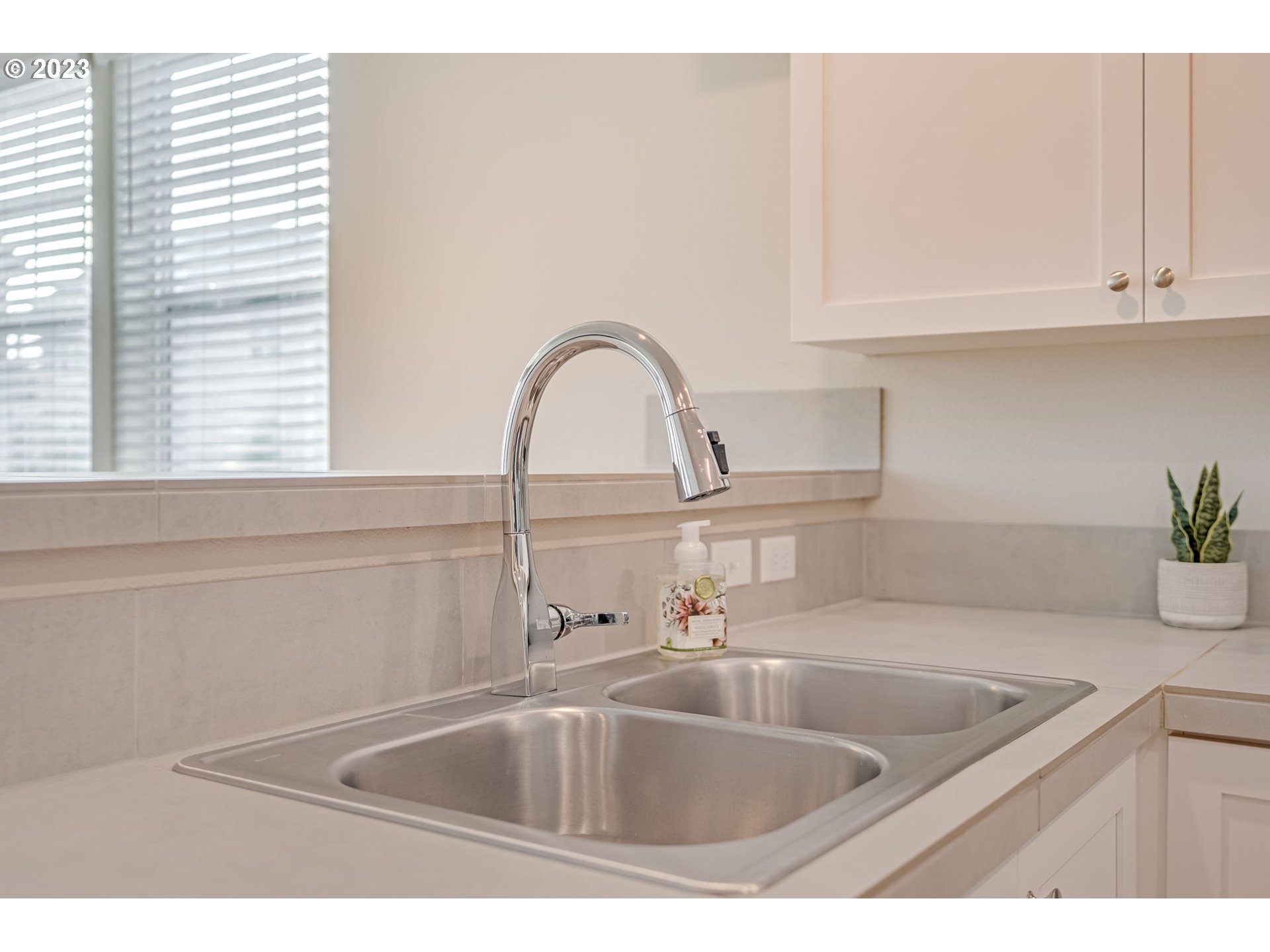 17149 SW SNOWDALE ST Unit: 101