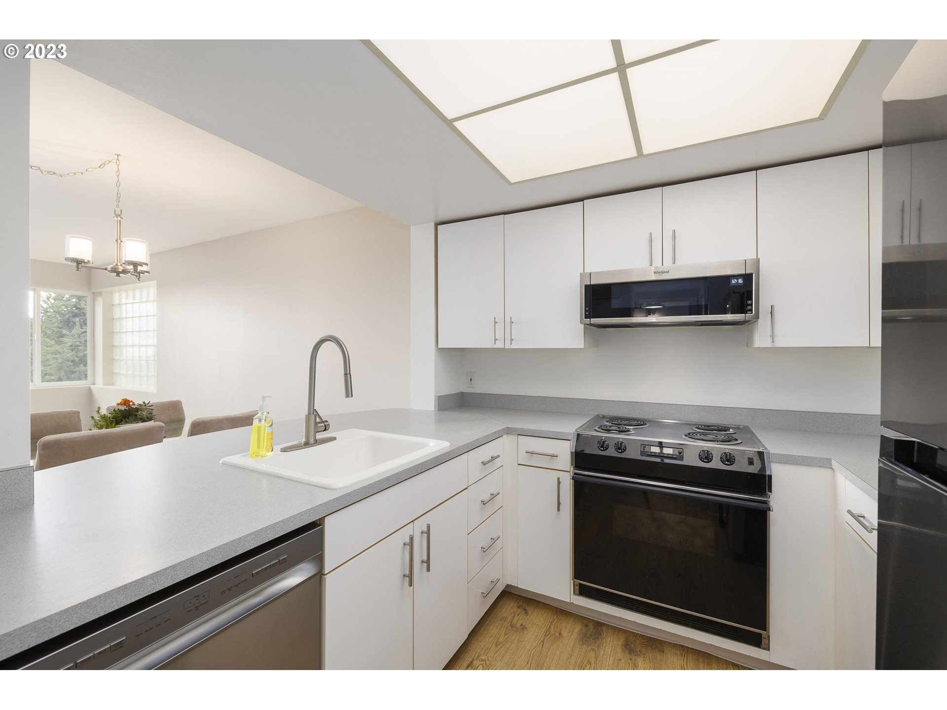 6645 W BURNSIDE RD 543