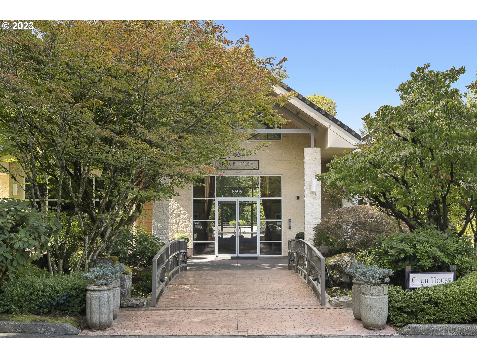 6645 W BURNSIDE RD 543