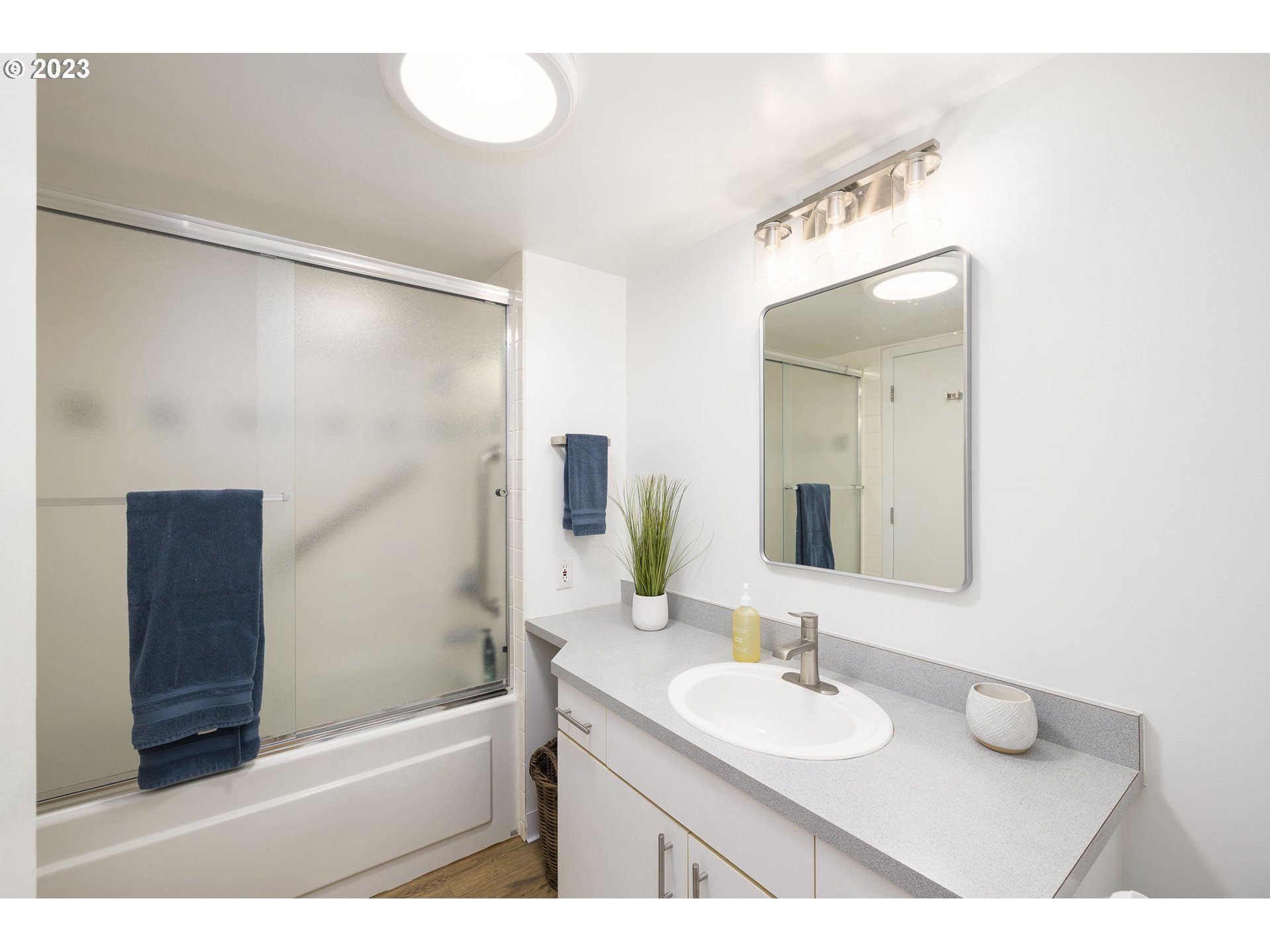 6645 W BURNSIDE RD 543