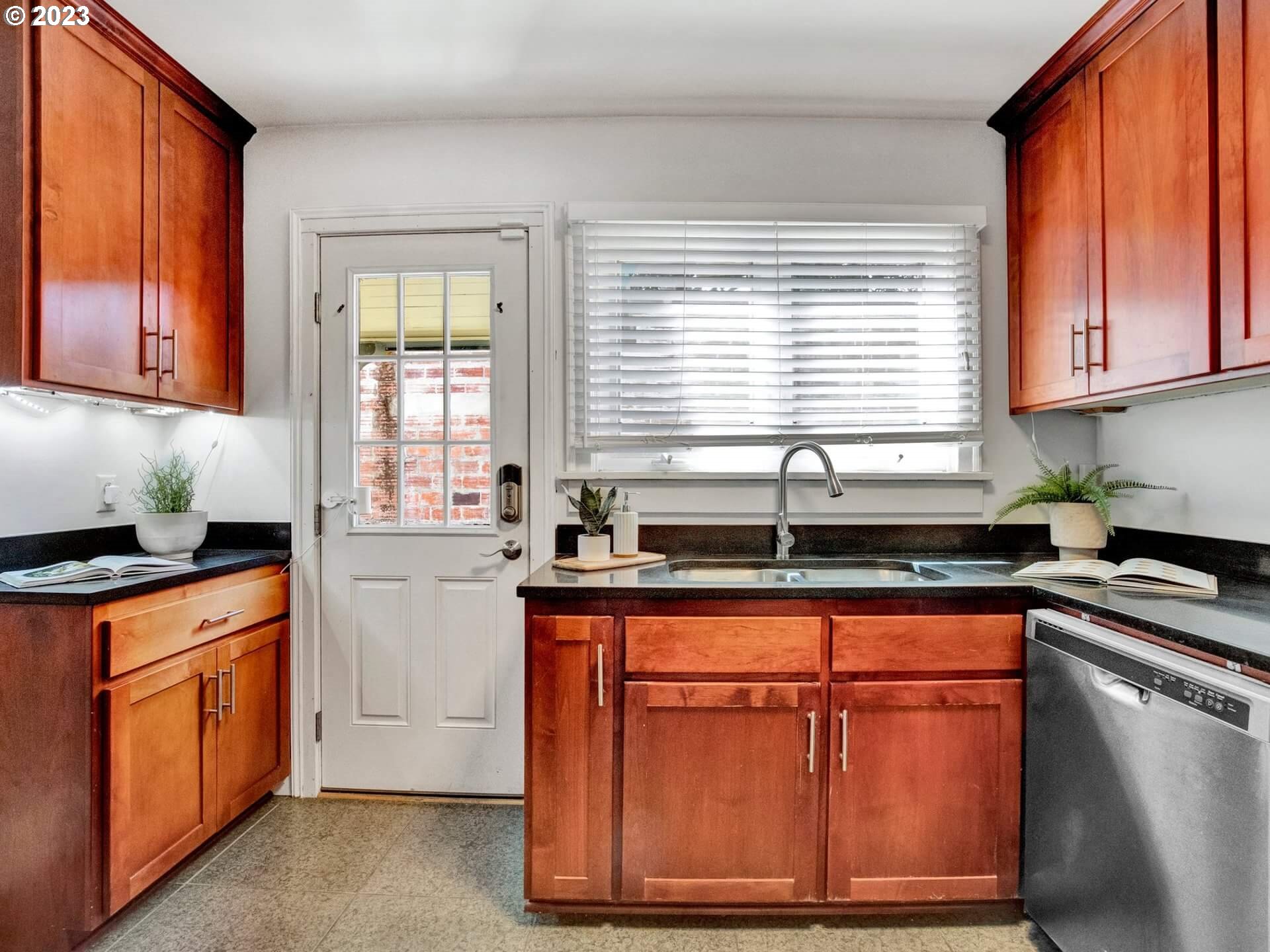 1411 SE 30TH AVE Unit: 8