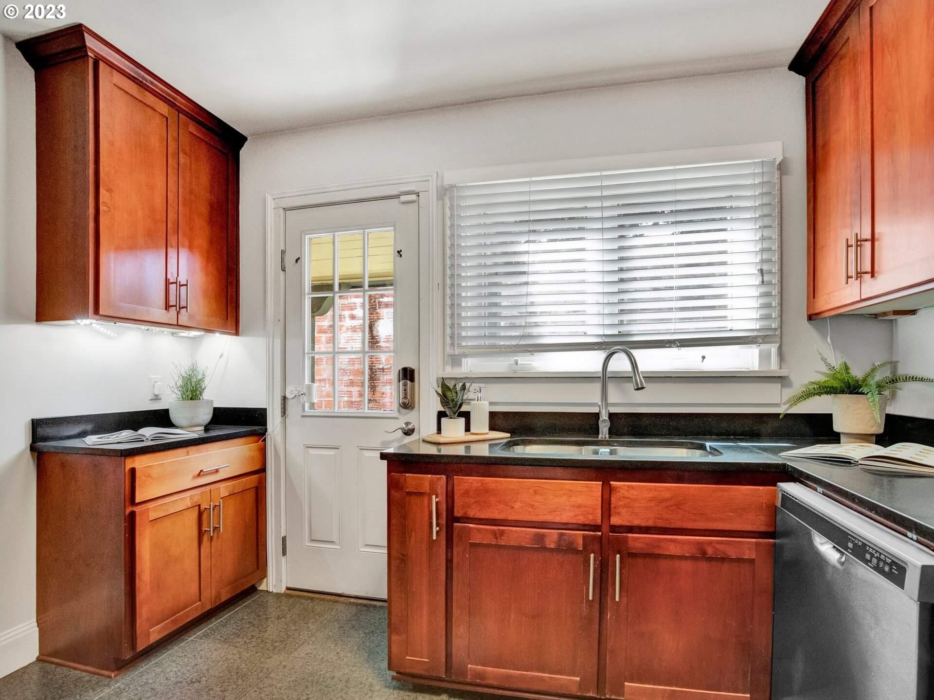 1411 SE 30TH AVE Unit: 8