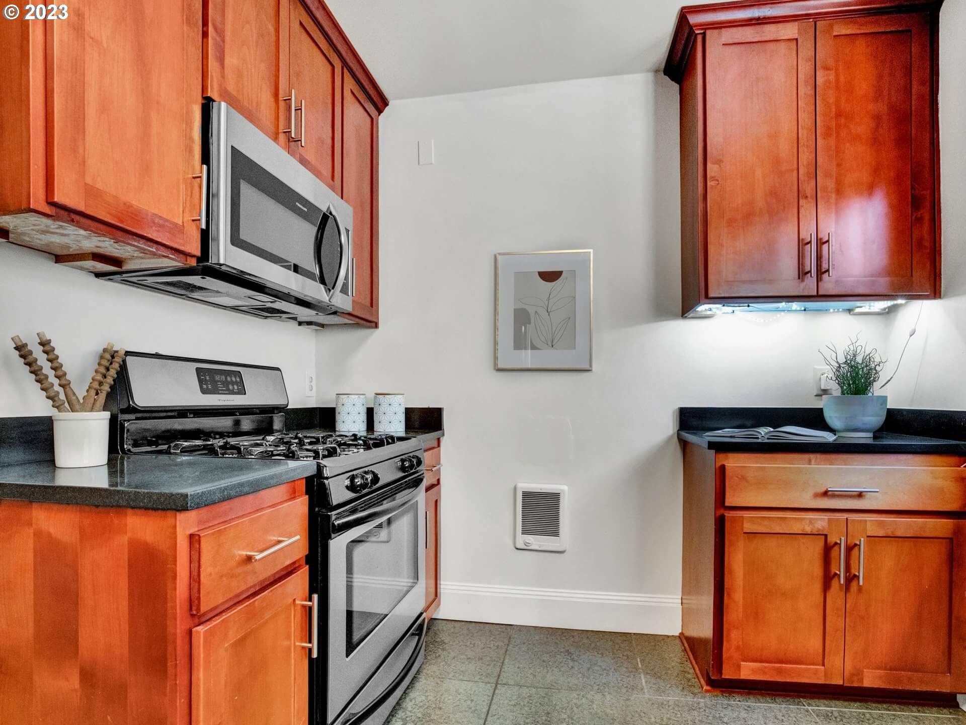 1411 SE 30TH AVE Unit: 8