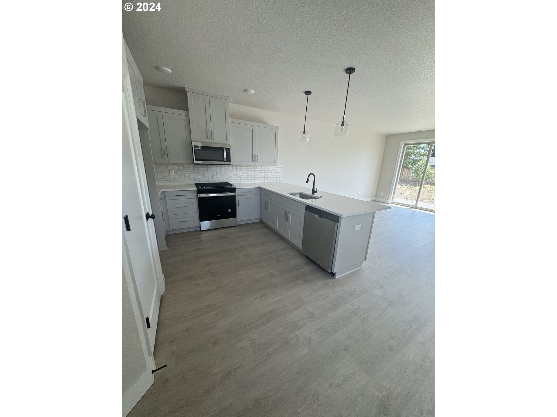 2400 SE Maybrook LN L15A