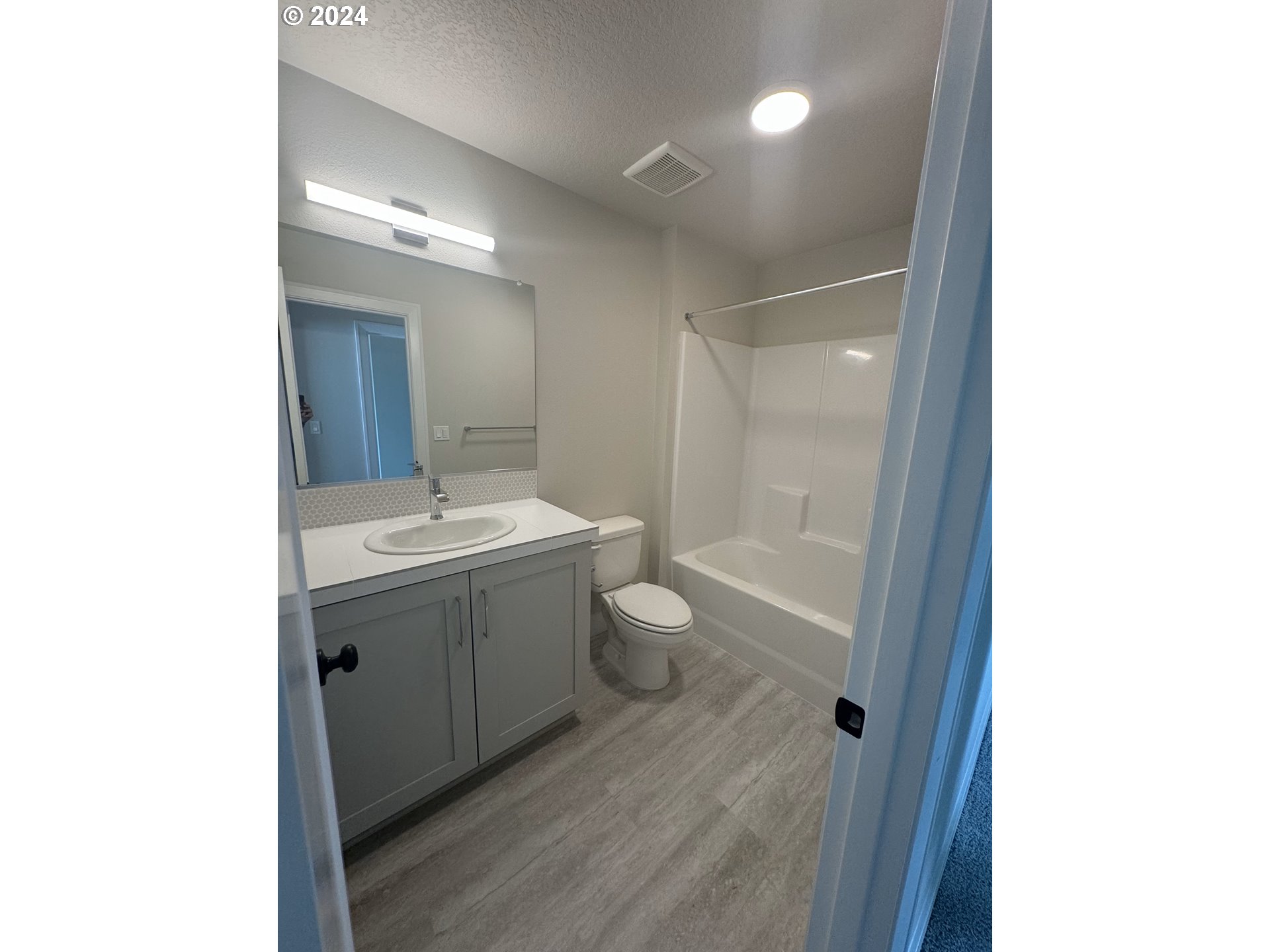 2400 SE Maybrook LN L15A