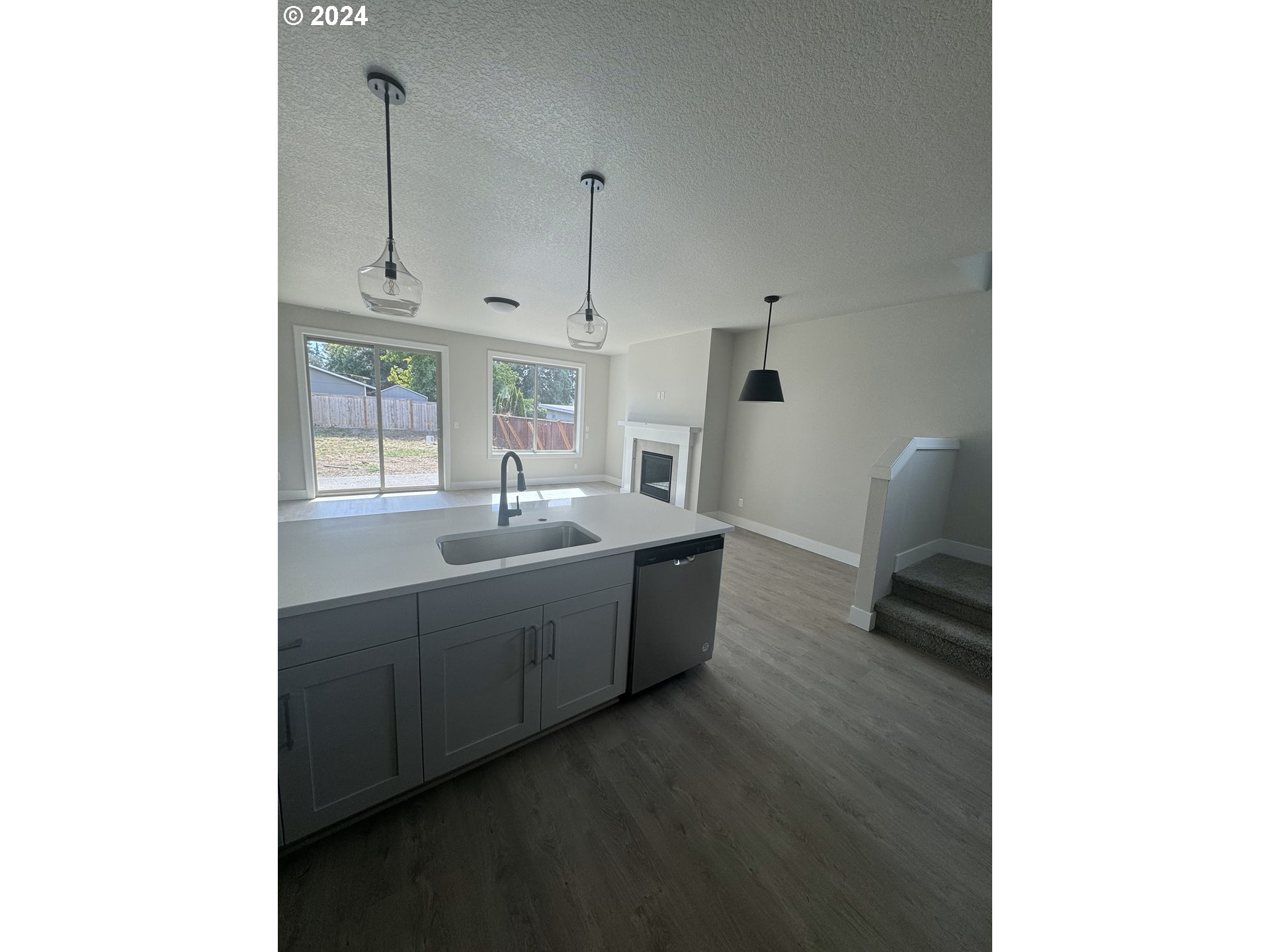 2400 SE Maybrook LN L15A