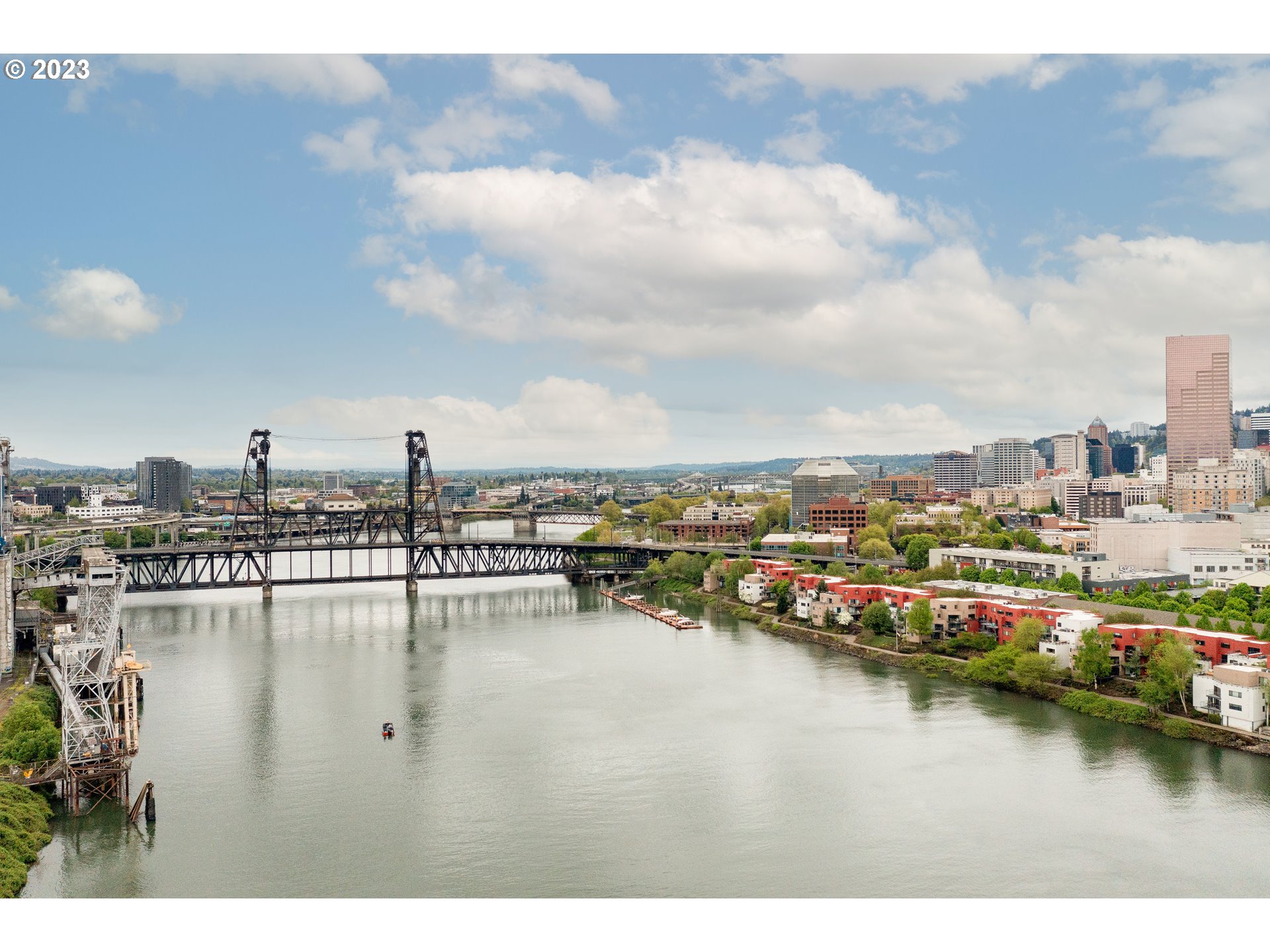 620 NW NAITO PKWY B11