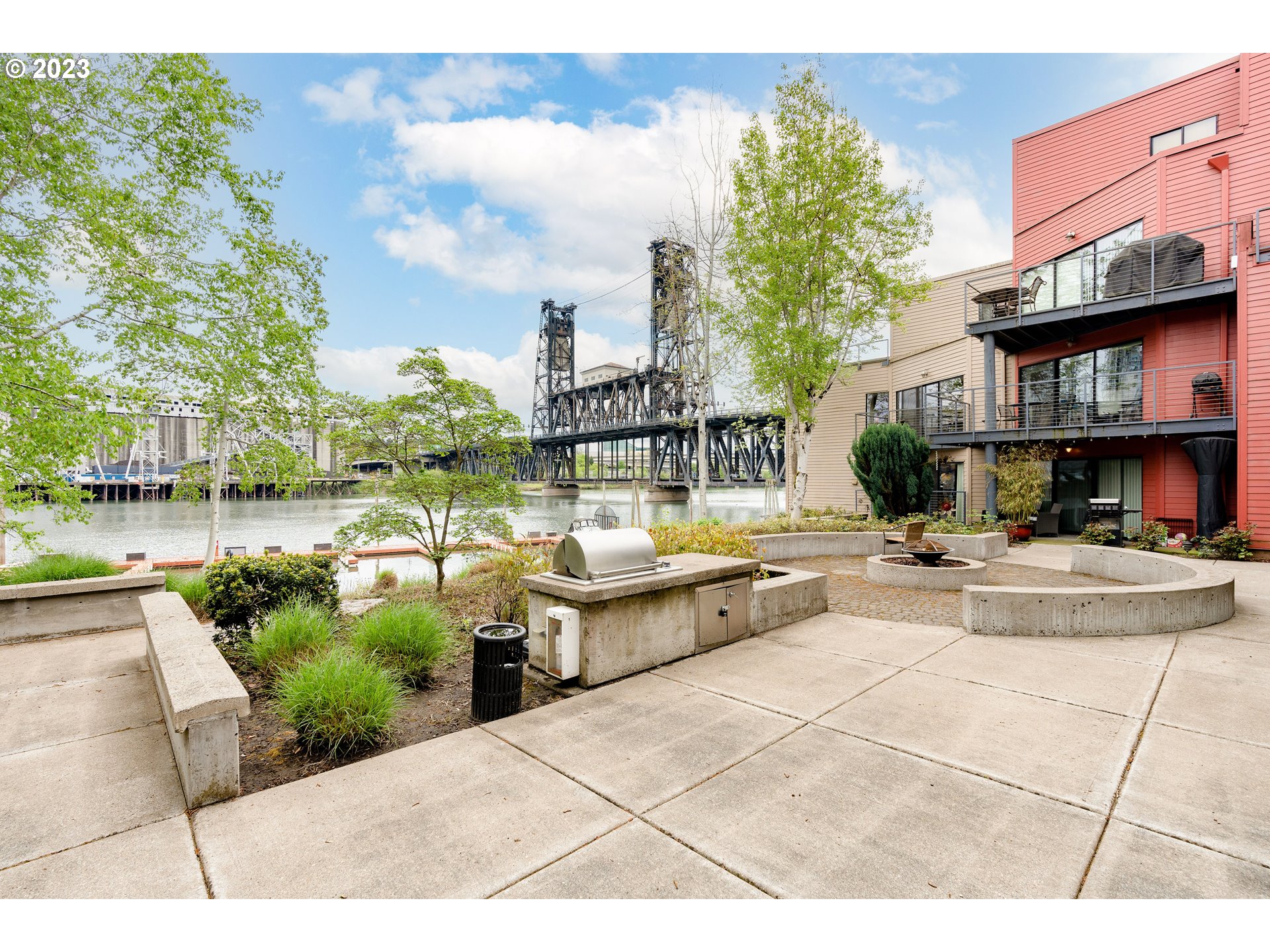 620 NW NAITO PKWY B11