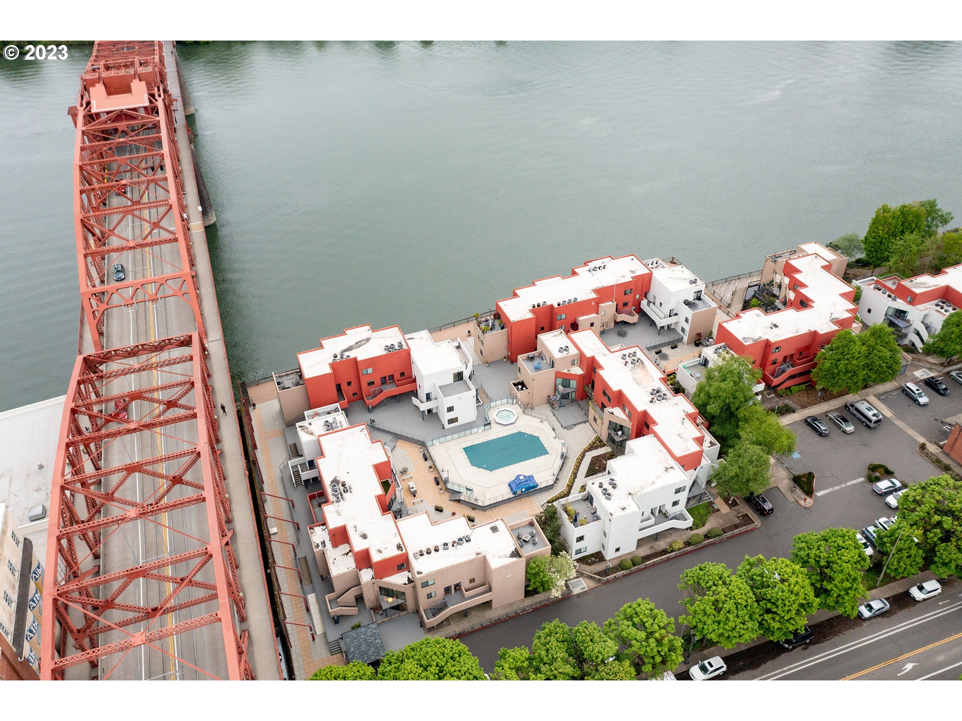 620 NW NAITO PKWY B11