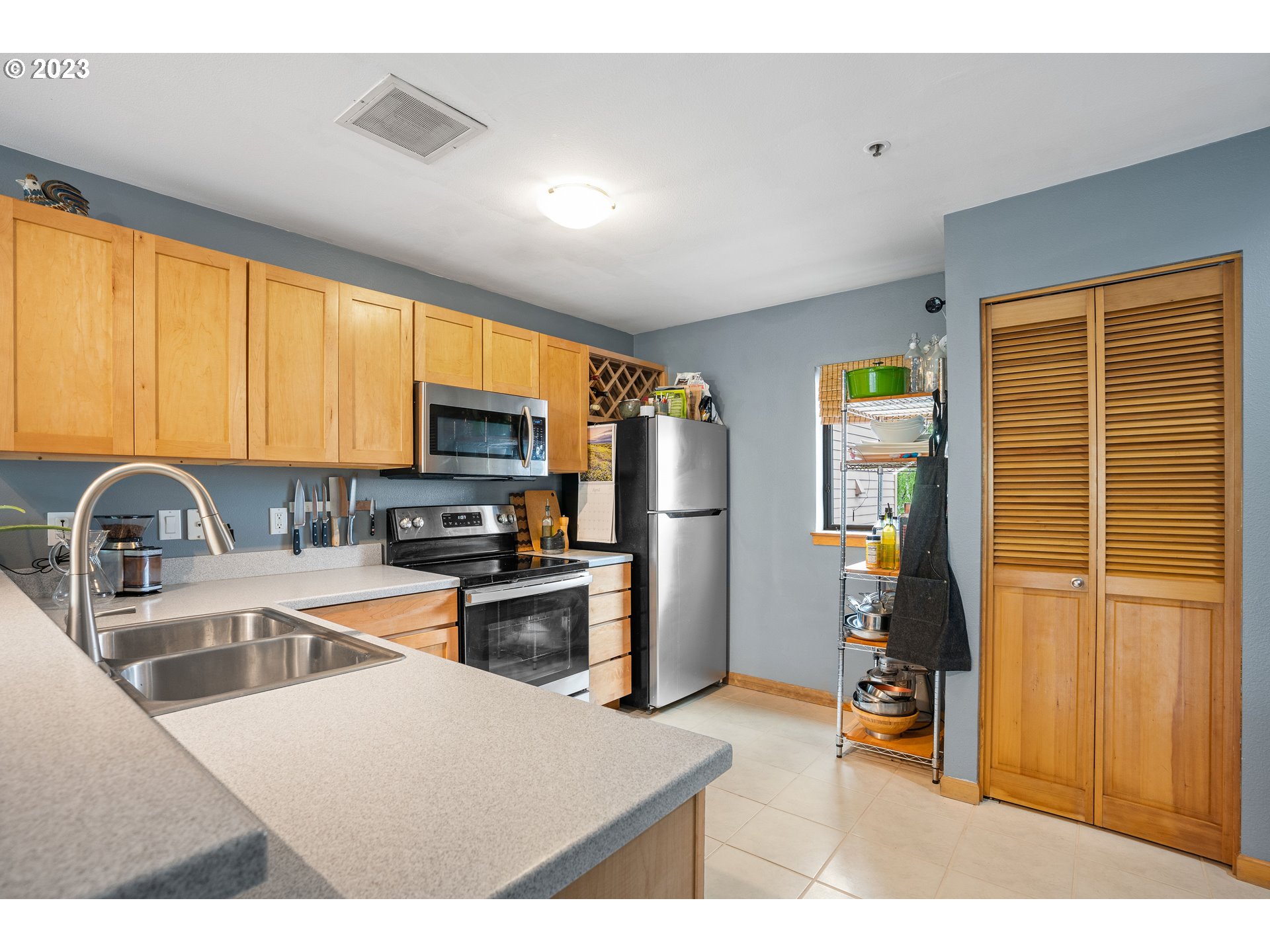 620 NW NAITO PKWY B11