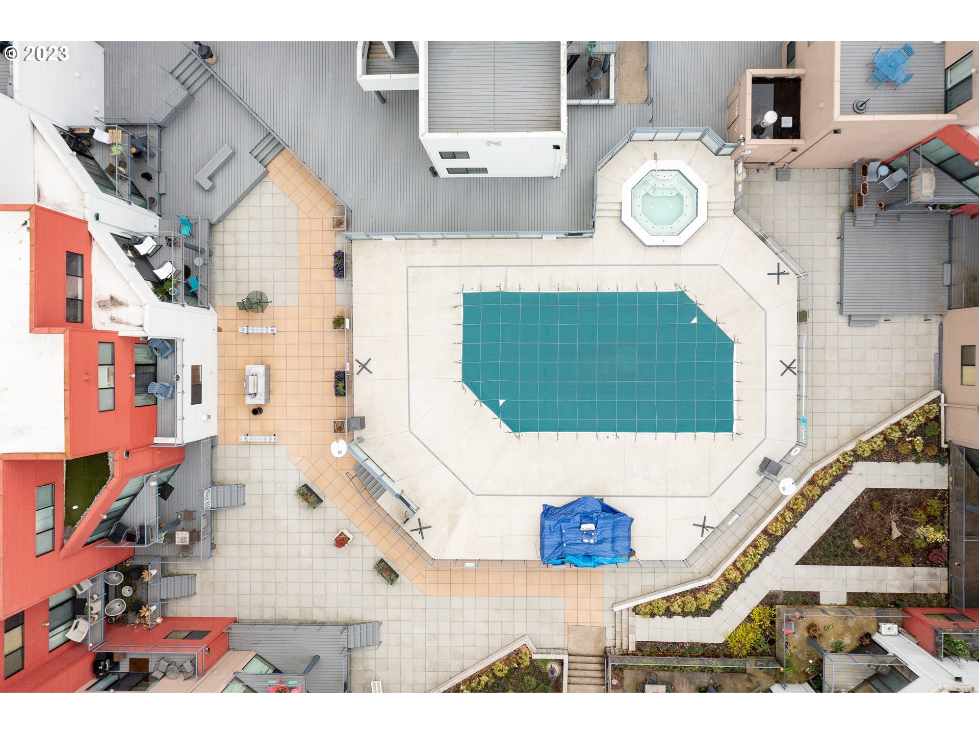 620 NW NAITO PKWY B11