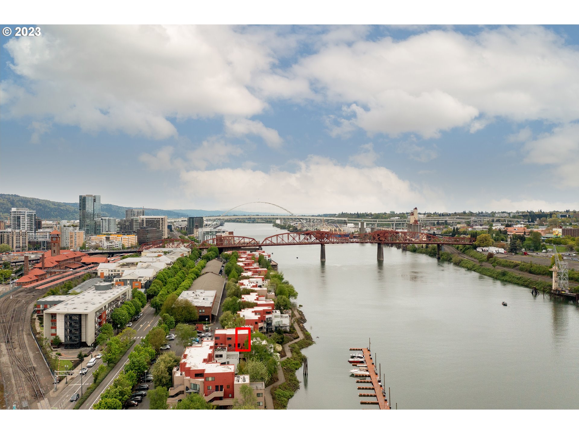 620 NW NAITO PKWY B11